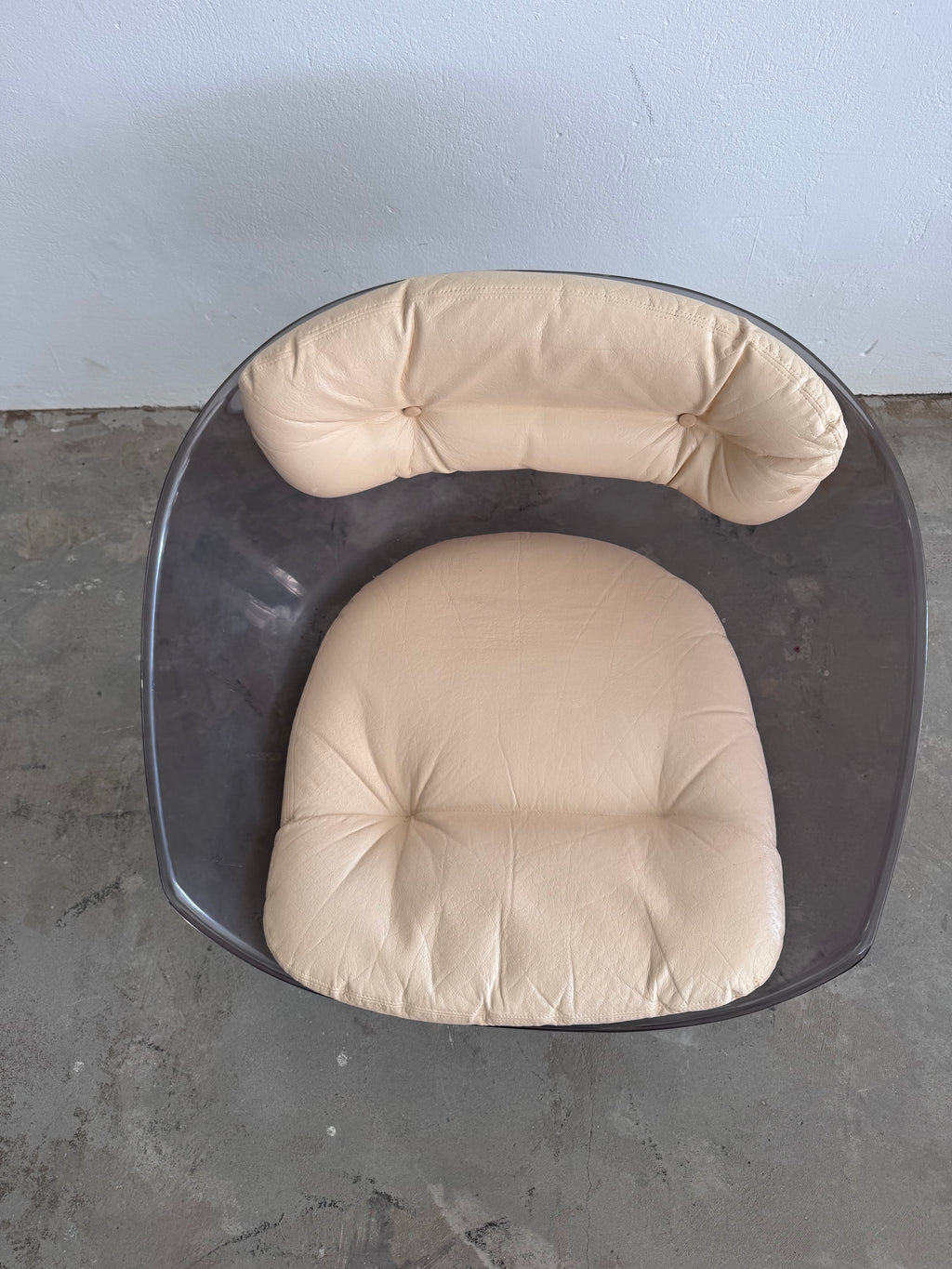 Raphaël Raffel Lounge Sessel, 1960er – Rauchfarbenes Acryl & Leder