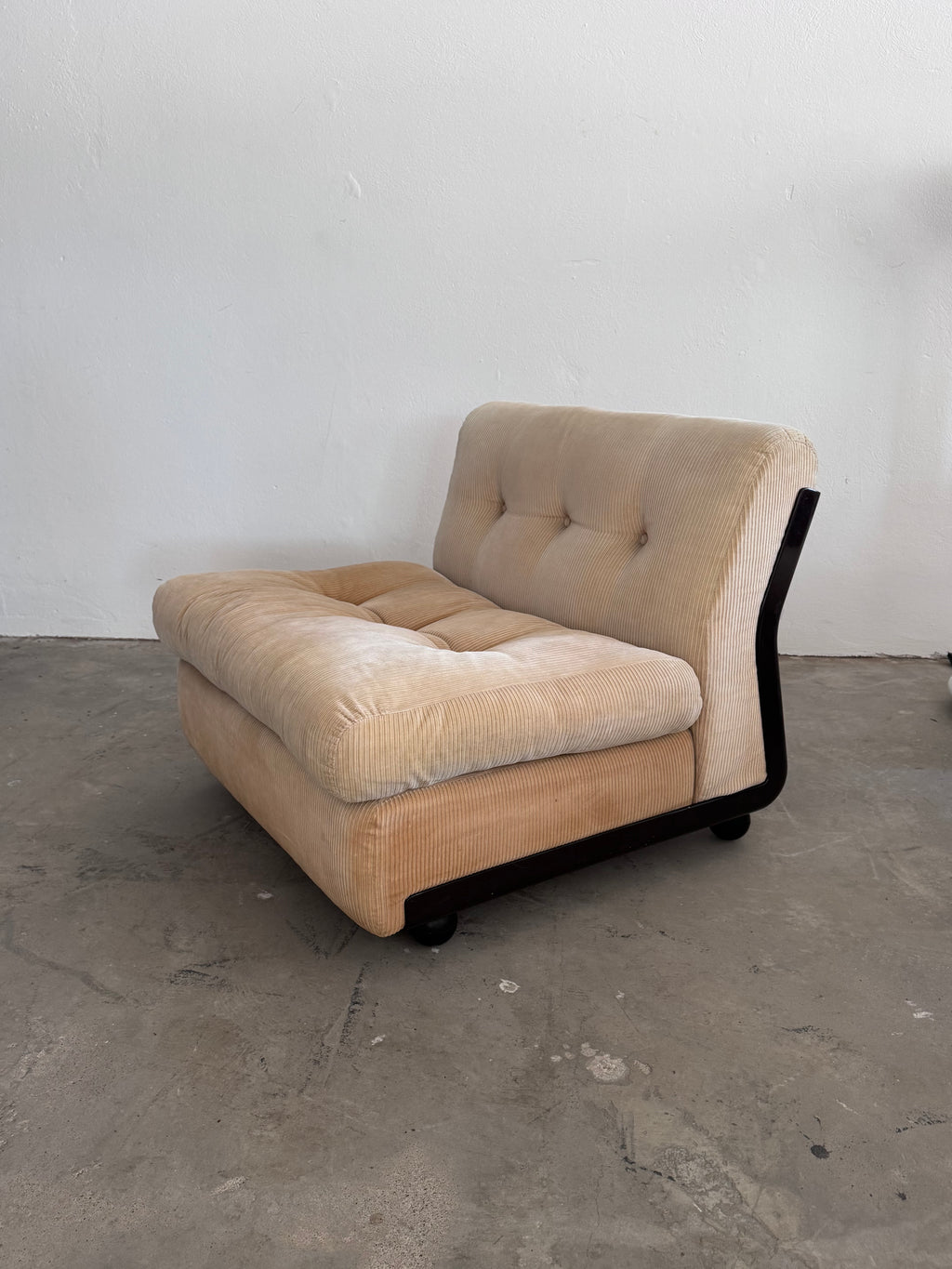 Amanta armchair Sessel by Mario Bellini braune Fiberglass Schale heller Bezugsstoff, C&B Italia