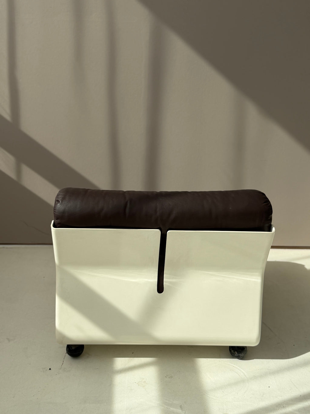1/5 Vintage Amanta Lounge Chair by Mario Bellini for C&B Italia, Original Leather & Fiberglass, 1970s Italian Design