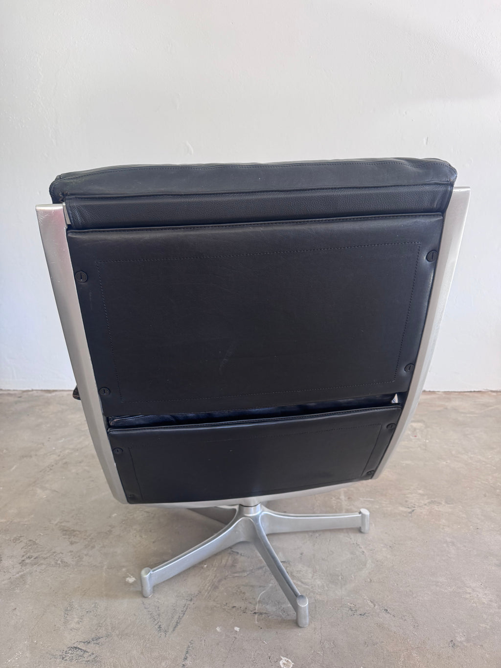 Jørgen Kastholm Lounge Chair für Kill International, 1960er Jahre – Aluminium & schwarzes Leder, Mid-Century Modern