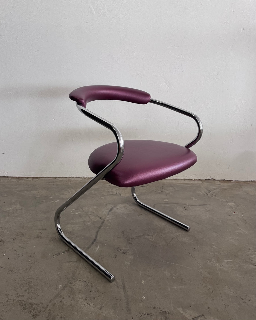 Set of 4 Cantilever Chairs · 1970s · Chrome Frame · Metallic Aubergine Faux Leather · Vintage Space Age