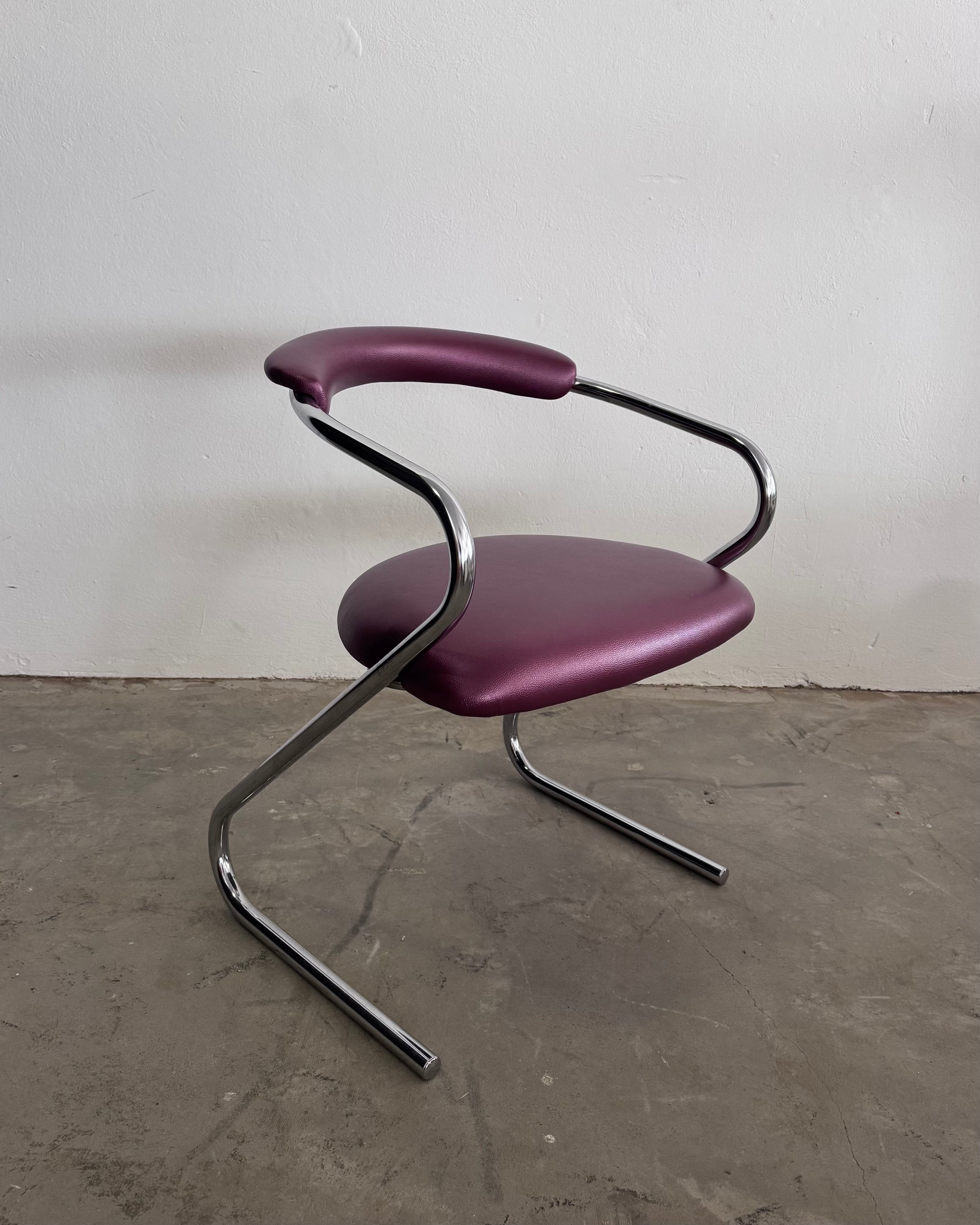 Set of 4 Cantilever Chairs · 1970s · Chrome Frame · Metallic Aubergine Faux Leather · Vintage Space Age