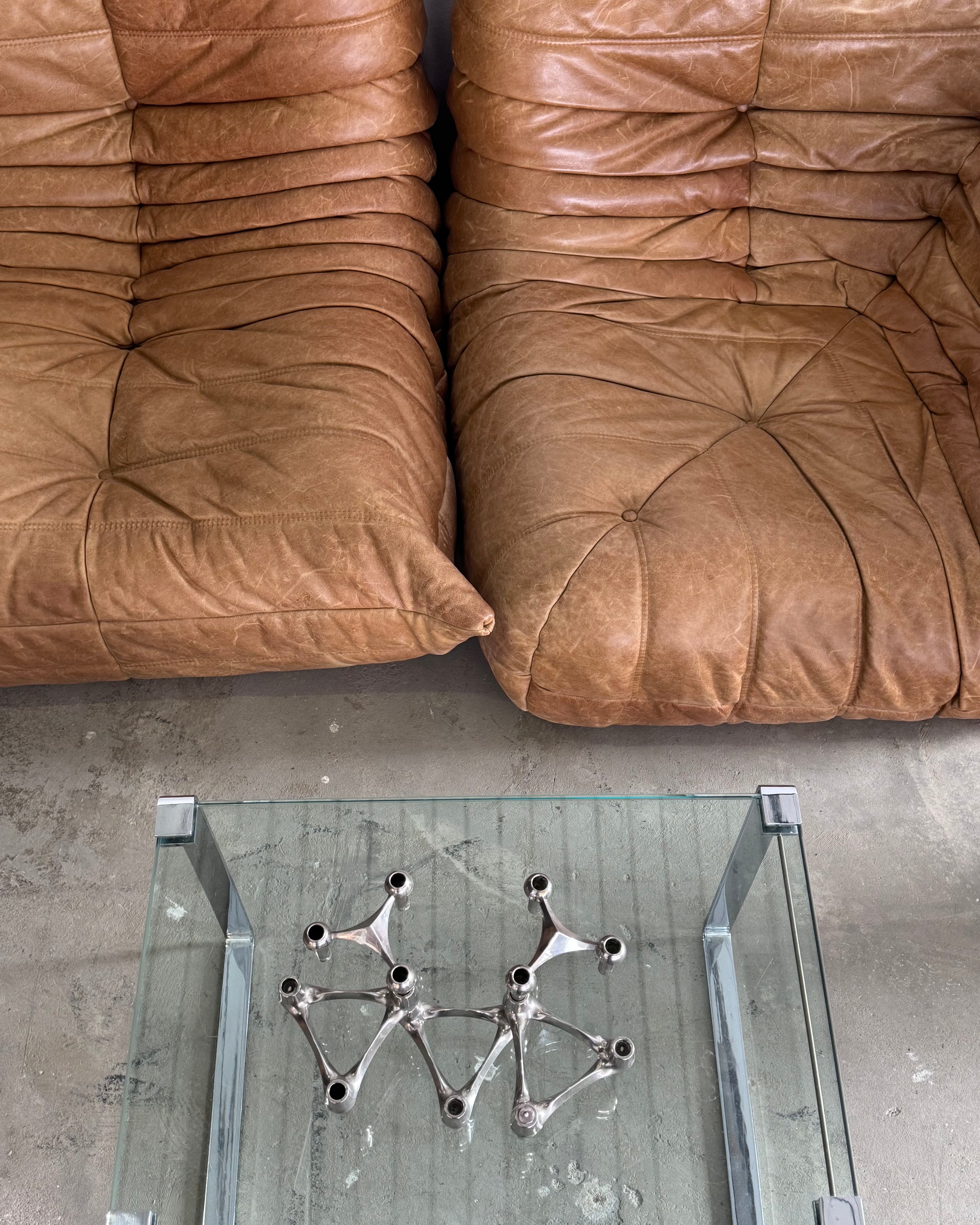 Ligne Roset Cognac Togo Leder Set 2-Sitzer + Corner + Ottoman von Michel Ducaroy