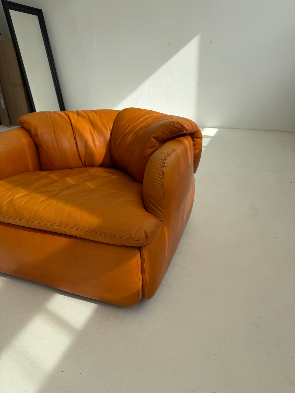 1 of 2 Vintage Confidential Lounge Chair by Alberto Rosselli for Saporiti, 1970s Italian Cognac Leather Armchair