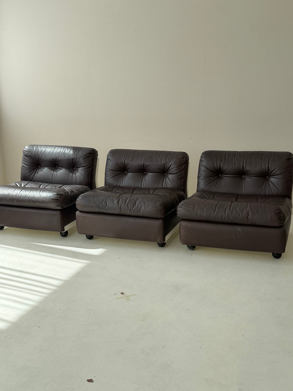 1/5 Vintage Amanta Lounge Chair by Mario Bellini for C&B Italia, Original Leather & Fiberglass, 1970s Italian Design