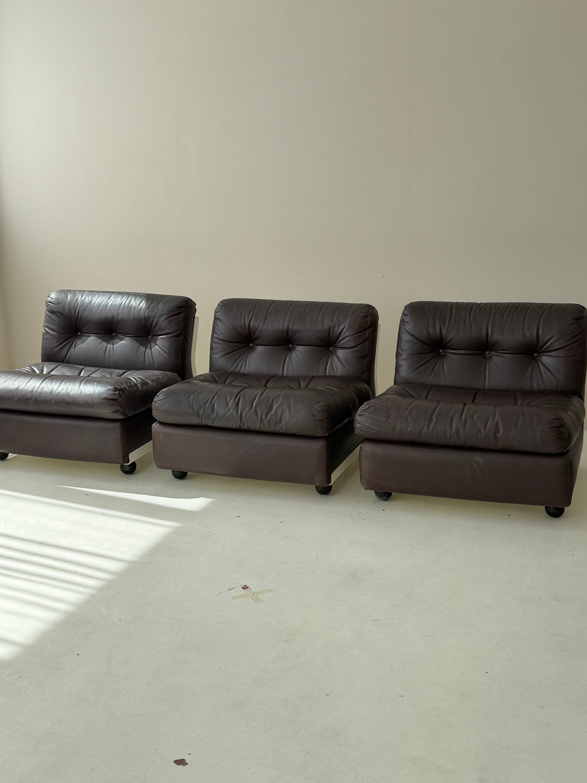 1/5 Vintage Amanta Lounge Chair by Mario Bellini for C&B Italia, Original Leather & Fiberglass, 1970s Italian Design