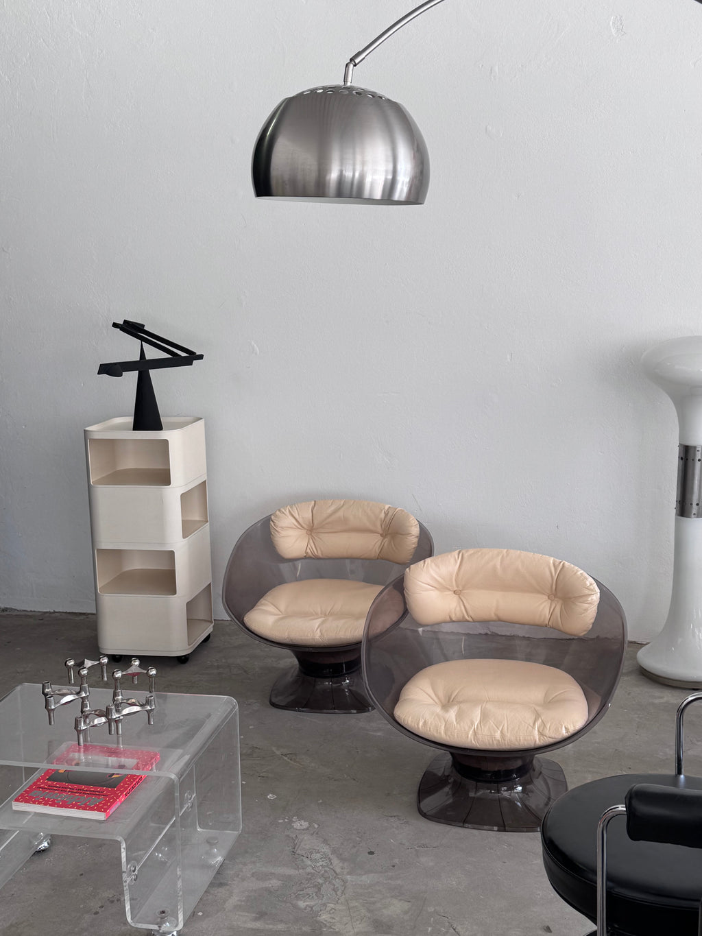 Raphaël Raffel Lounge Sessel, 1960er – Rauchfarbenes Acryl & Leder