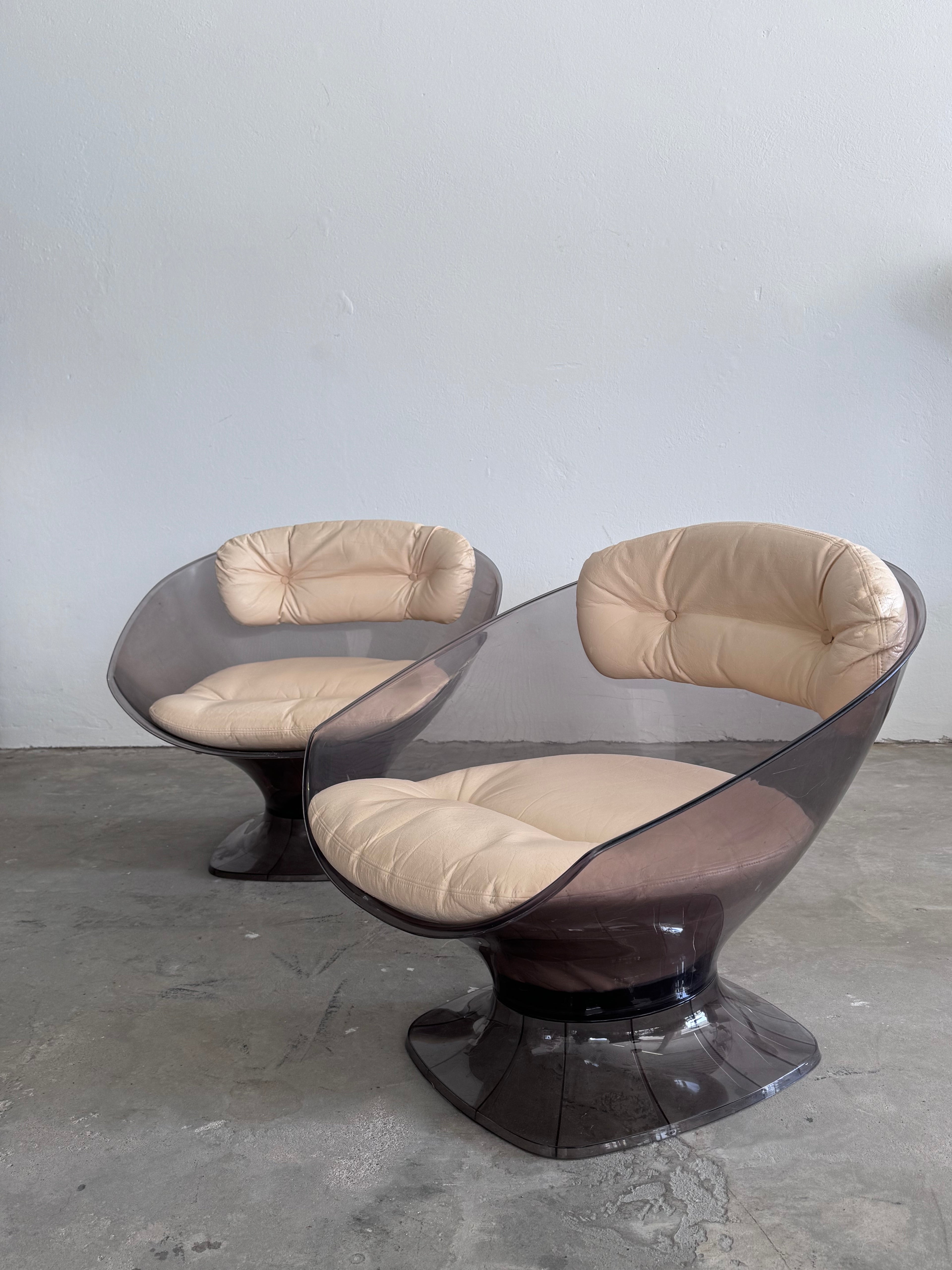Raphaël Raffel Lounge Sessel, 1960er – Rauchfarbenes Acryl & Leder