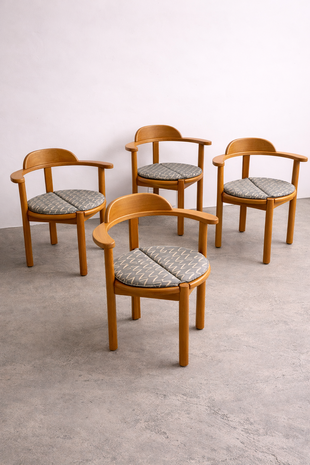 1/4 Dänischer Mid Century Esszimmerstuhl, 1960er Vintage Armlehnstuhl aus Erlenholz, Skandinavisches Design, Organische Form