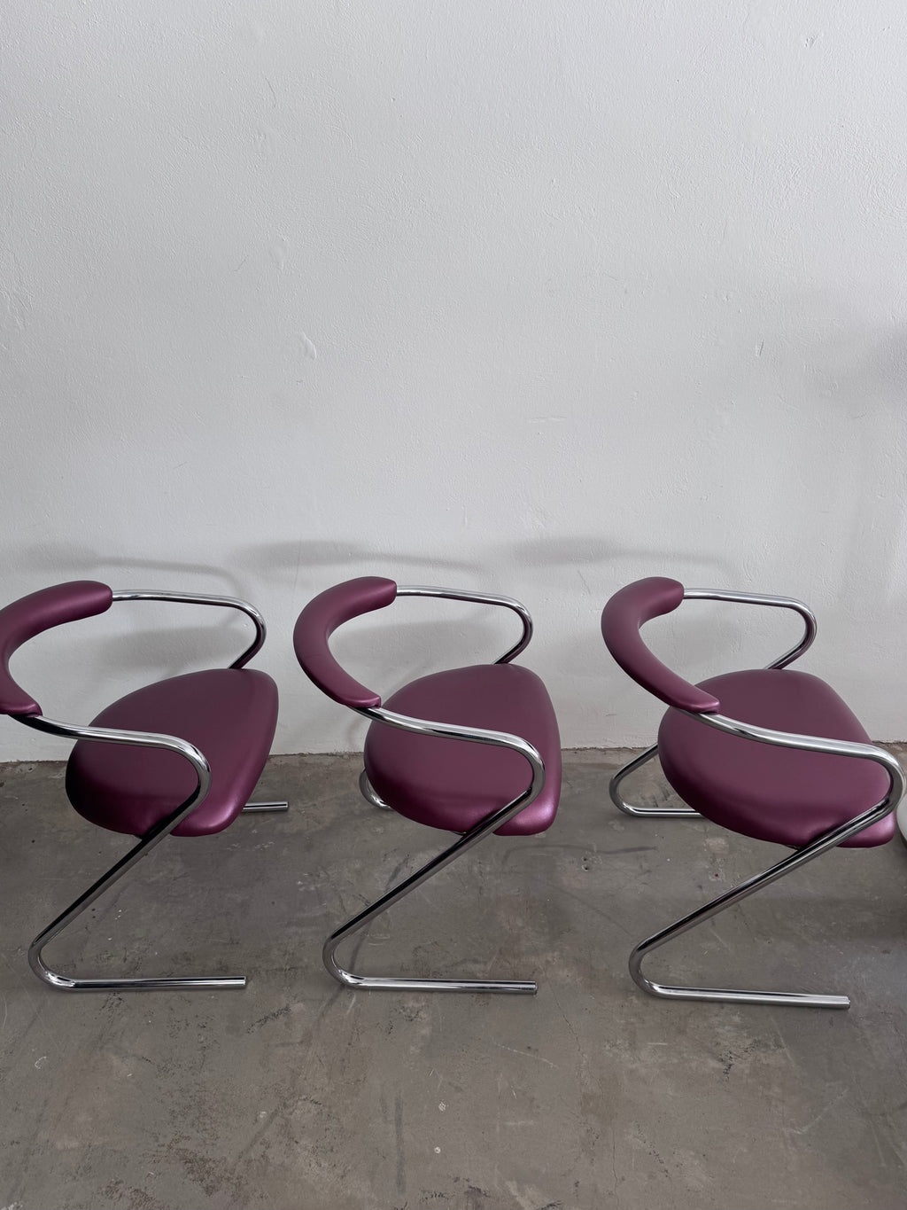 Set of 4 Cantilever Chairs · 1970s · Chrome Frame · Metallic Aubergine Faux Leather · Vintage Space Age