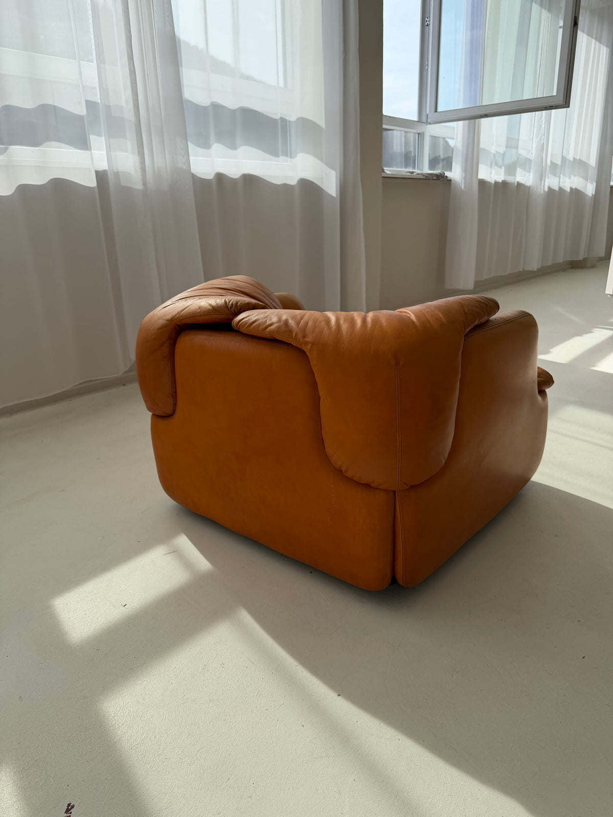 1 of 2 Vintage Confidential Lounge Chair by Alberto Rosselli for Saporiti, 1970s Italian Cognac Leather Armchair