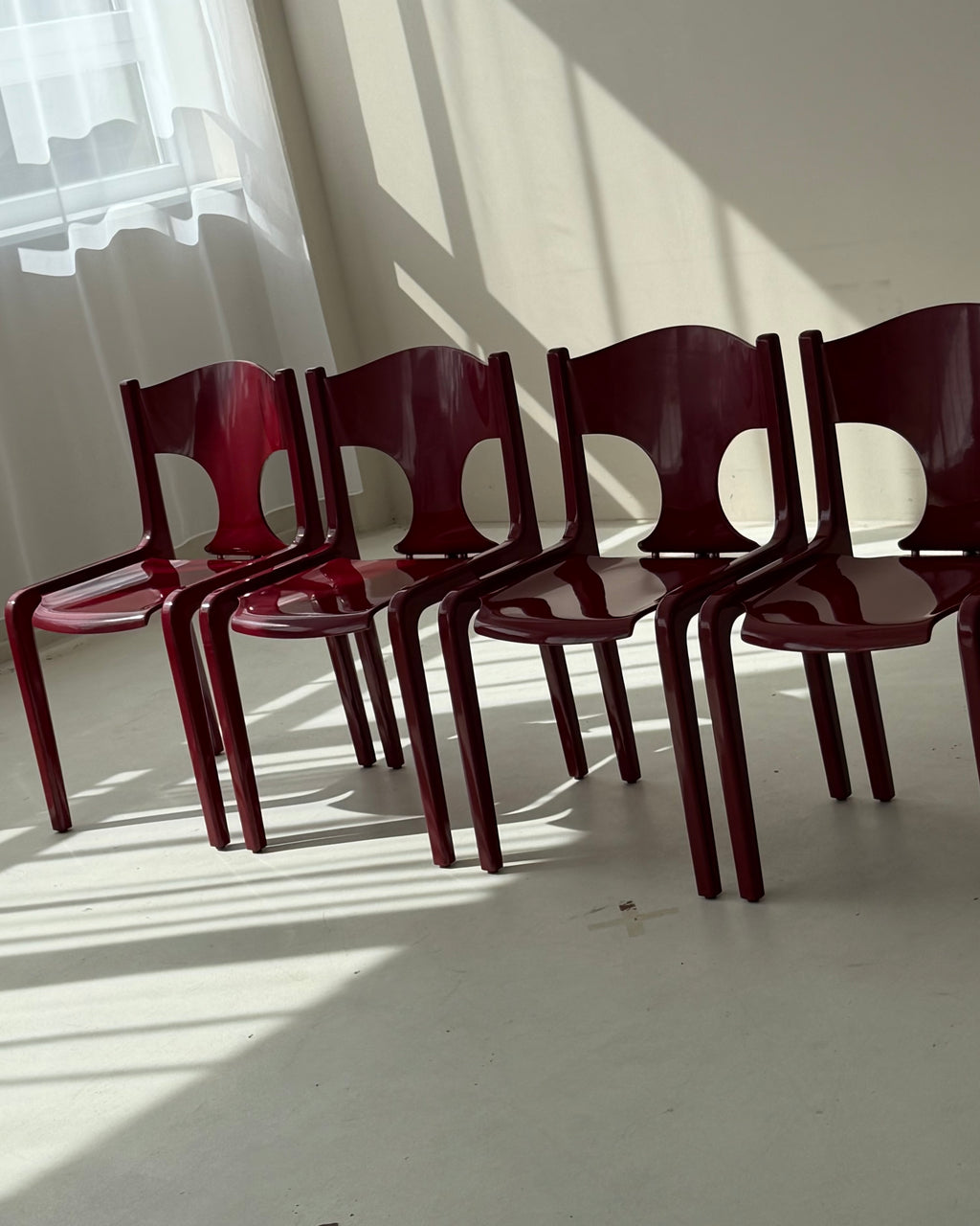 1 of 6 Augusto Savini for Pozzi “Pamplona” Dining Chairs, Rare Burgundy Red, Italian Mid-Century Modern, 1960s
