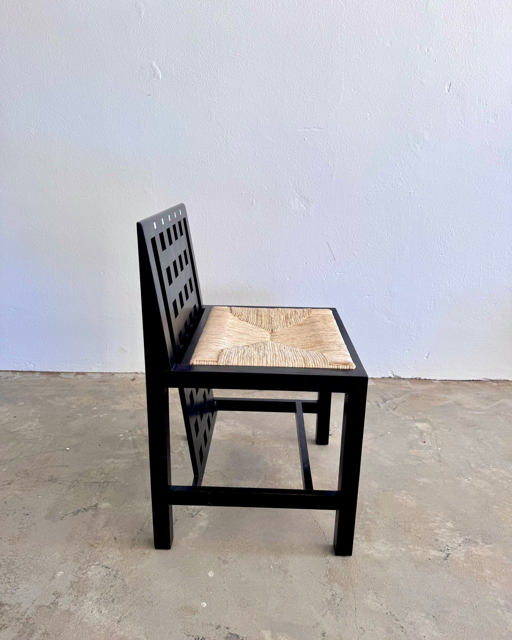 6 Vintage Mackintosh DS3 Dining Chairs for Cassina – Black Wood & Rush Seat – Postmodern Design Set