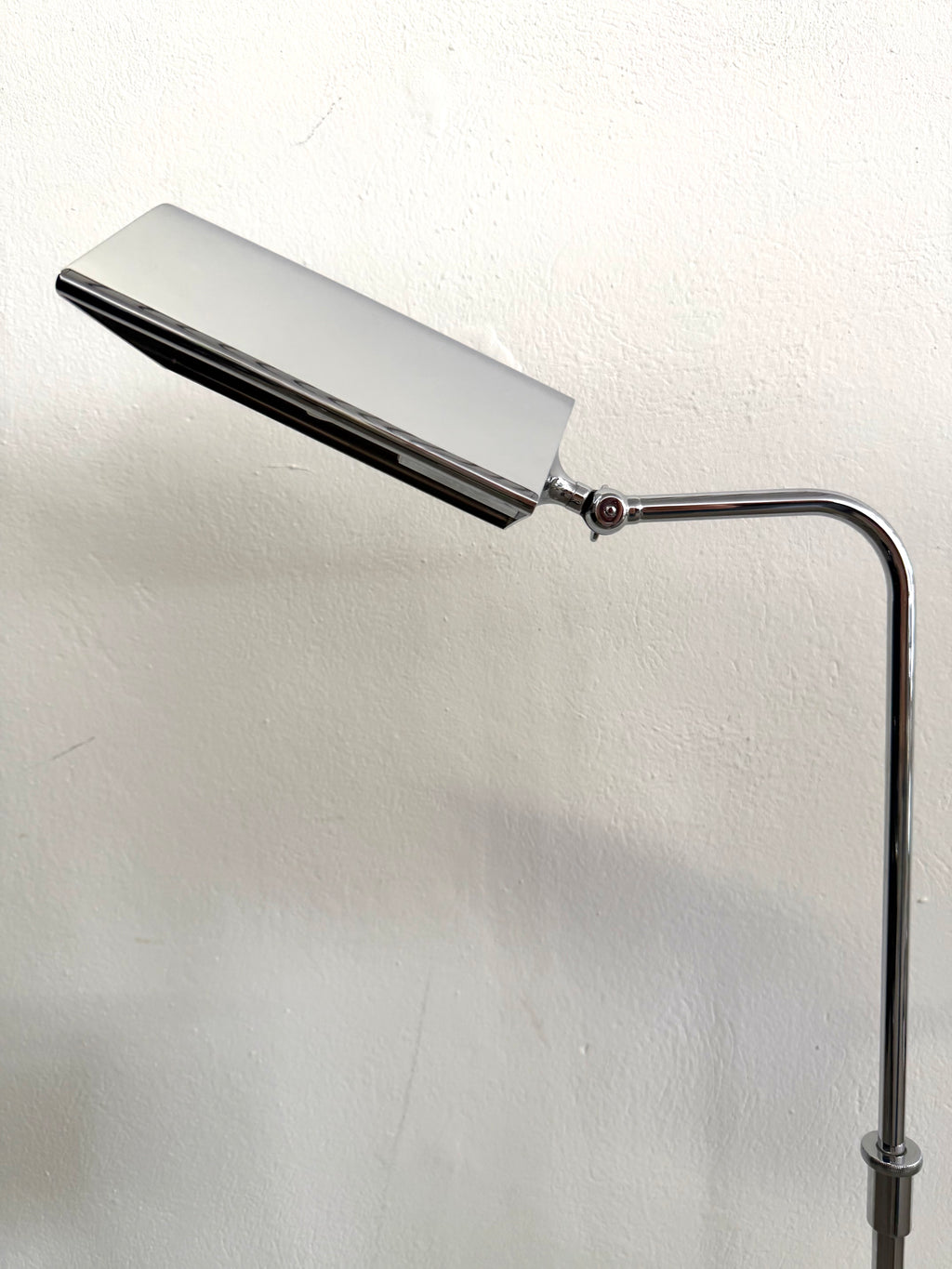 Florian Schulz Stehlampe, 1970er – Verchromte Hollywood Regency Designleuchte – Höhenverstellbar & Schwenkbar – Vintage Deutschland