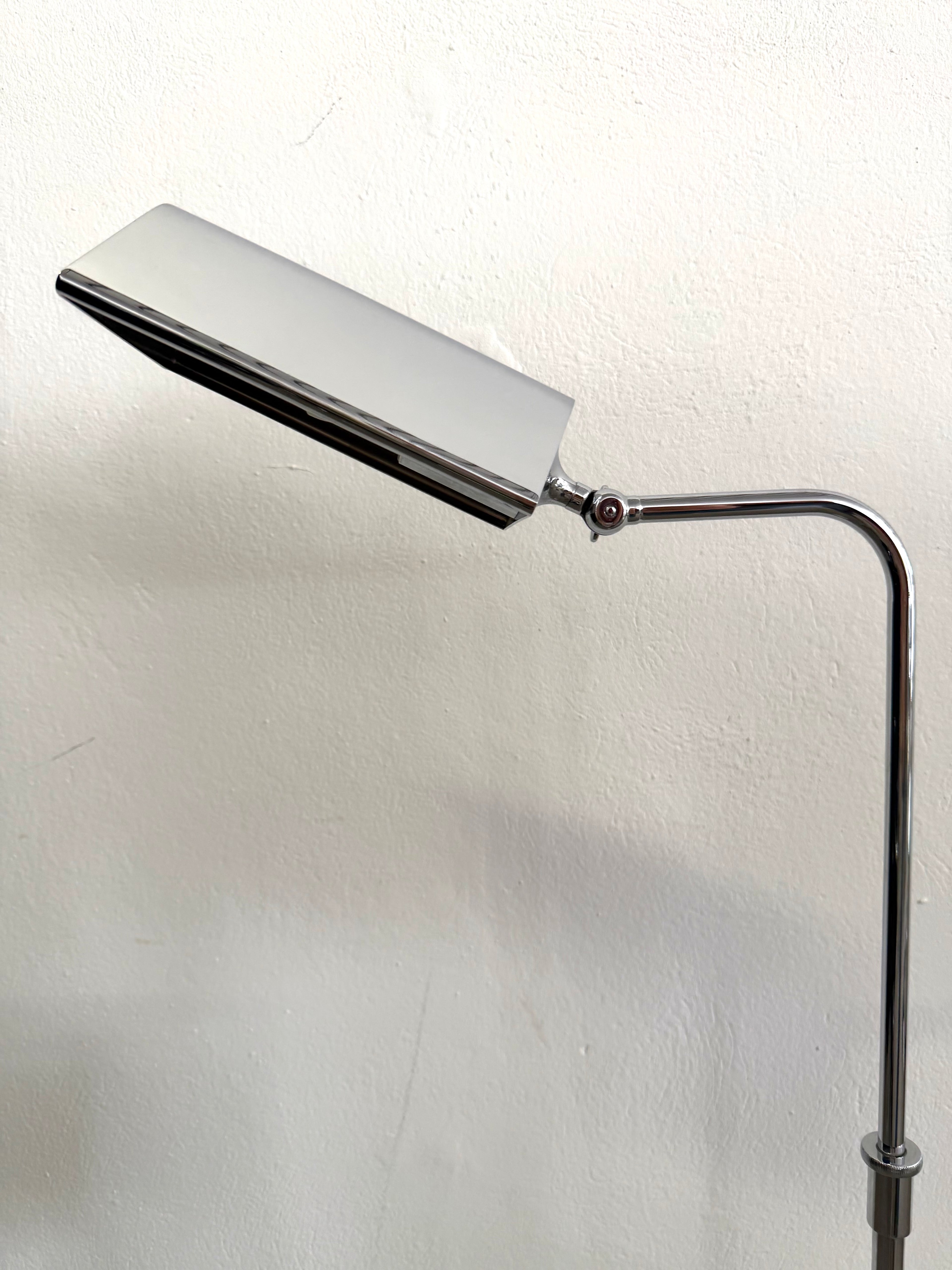 Florian Schulz Stehlampe, 1970er – Verchromte Hollywood Regency Designleuchte – Höhenverstellbar & Schwenkbar – Vintage Deutschland