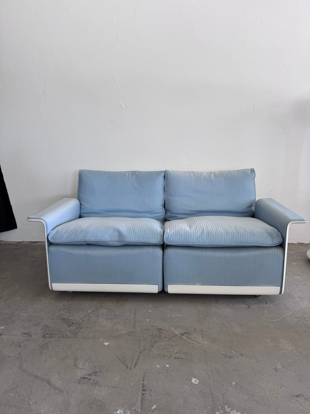 Vitsoe 620 2-Sitzer Sofa von Dieter Rams | Weißes Fiberglas | Original Vintage Designklassiker