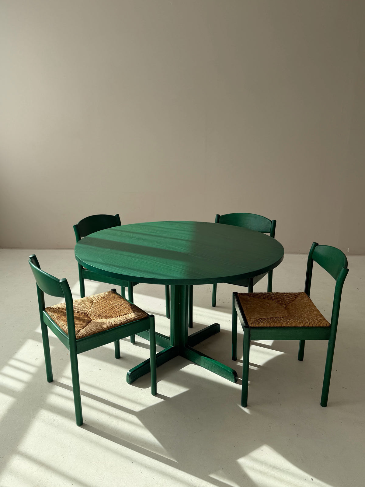 1/6 Vintage Thonet Stuhl in Dunkelgrün – Mid-Century Geflechtstuhl mit Bastgeflecht 70er