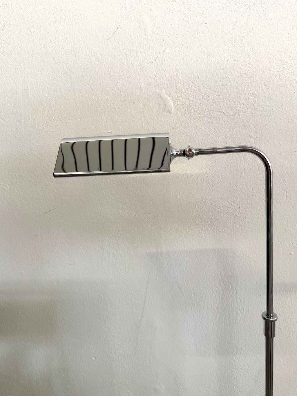 Florian Schulz Stehlampe, 1970er – Verchromte Hollywood Regency Designleuchte – Höhenverstellbar & Schwenkbar – Vintage Deutschland
