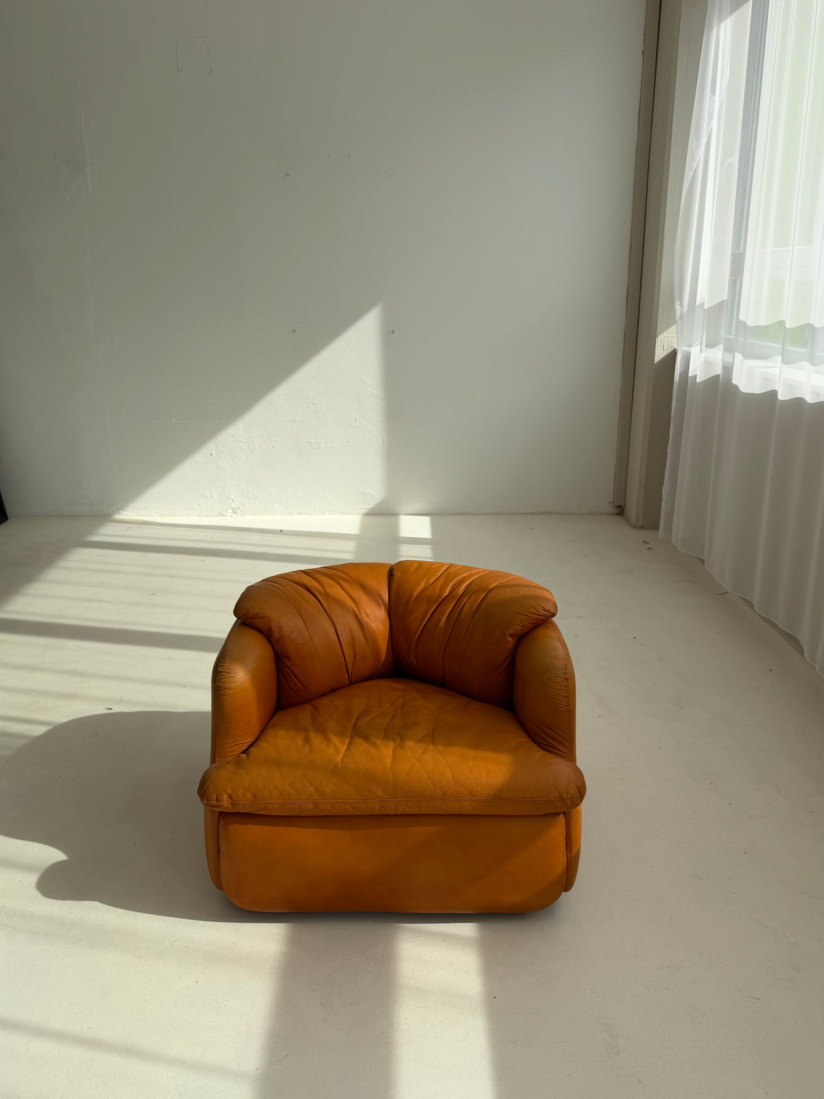1 of 2 Vintage Confidential Lounge Chair by Alberto Rosselli for Saporiti, 1970s Italian Cognac Leather Armchair
