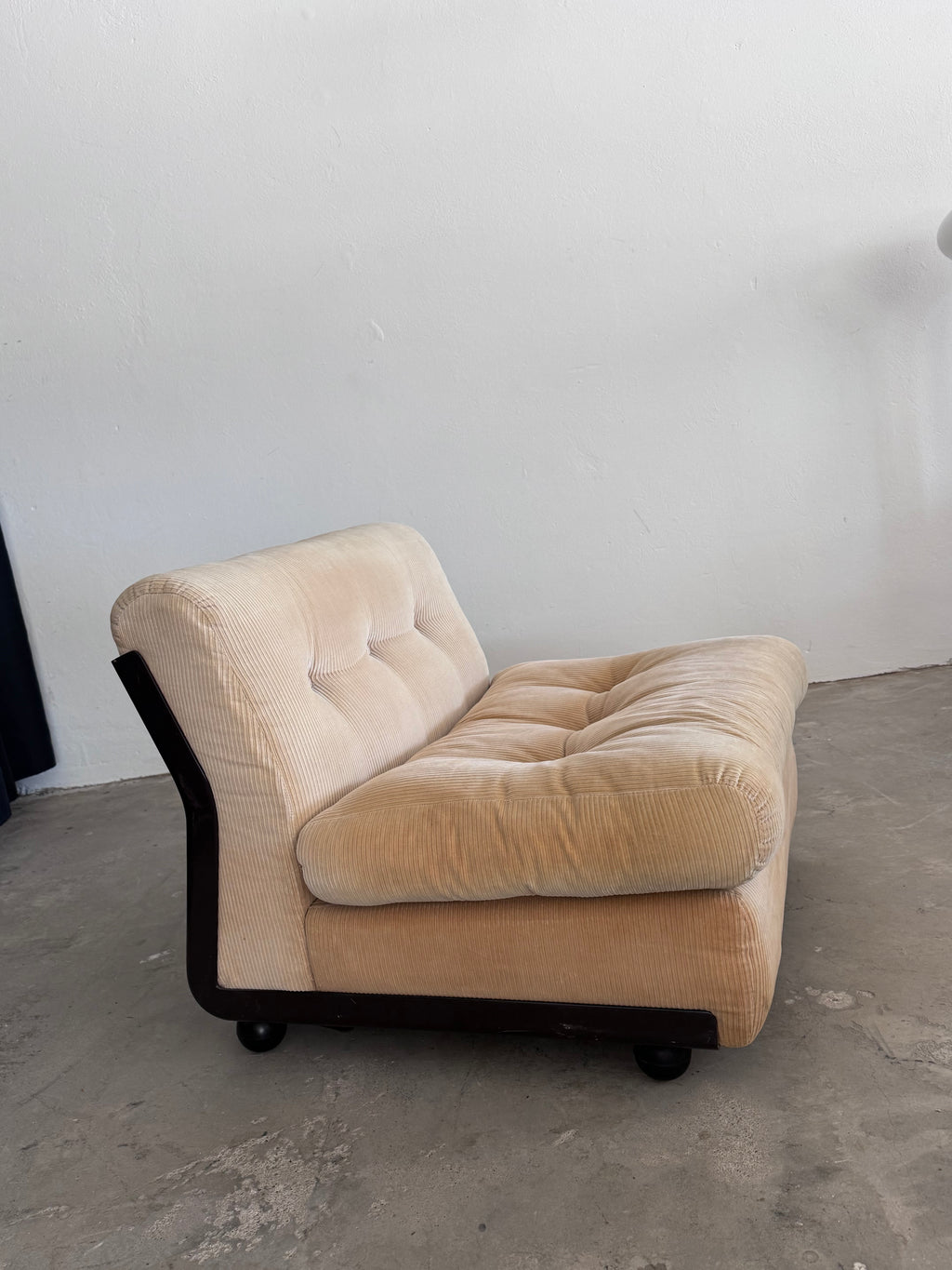 Amanta armchair Sessel by Mario Bellini braune Fiberglass Schale heller Bezugsstoff, C&B Italia