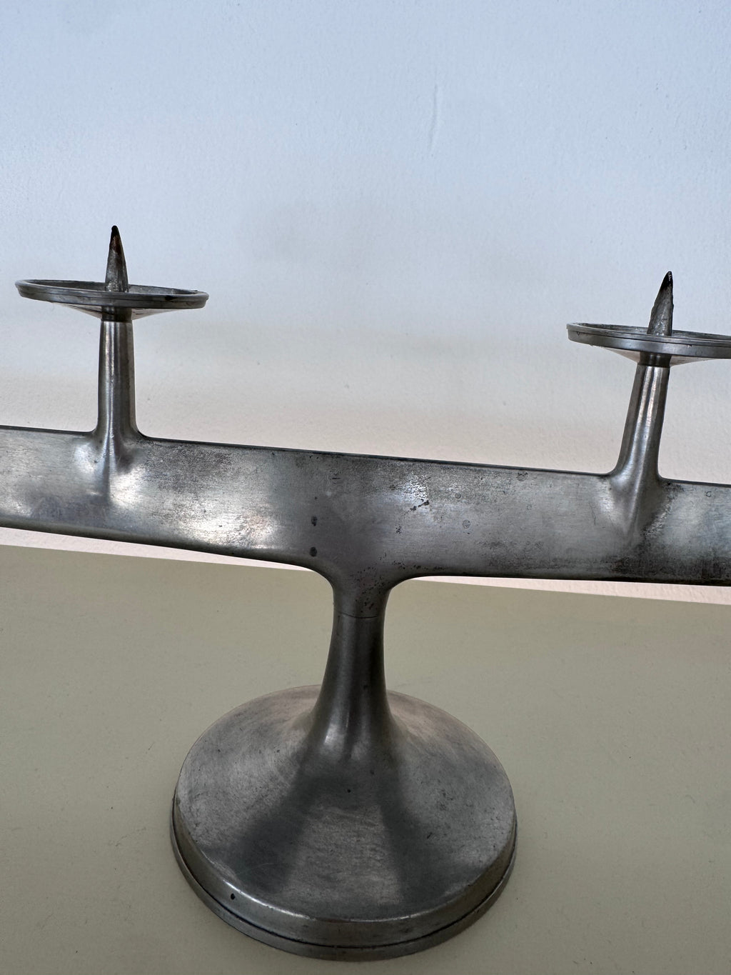 Vintage Bauhaus Zinn Kerzenhalter von Röders – 4-flammiger Designer Kerzenständer, Modernist Tin Candle Holder, German Mid Century Design