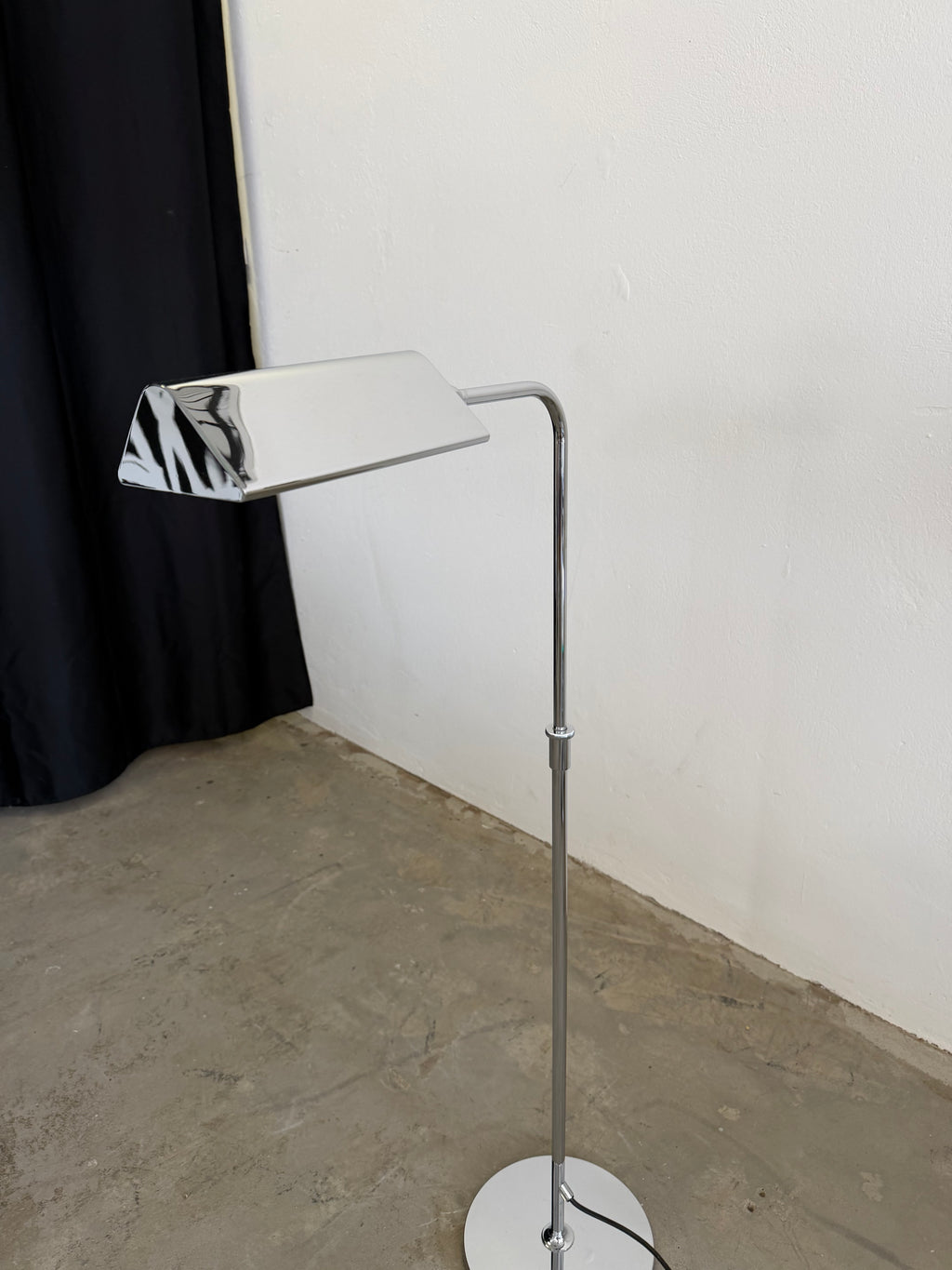 Florian Schulz Stehlampe, 1970er – Verchromte Hollywood Regency Designleuchte – Höhenverstellbar & Schwenkbar – Vintage Deutschland