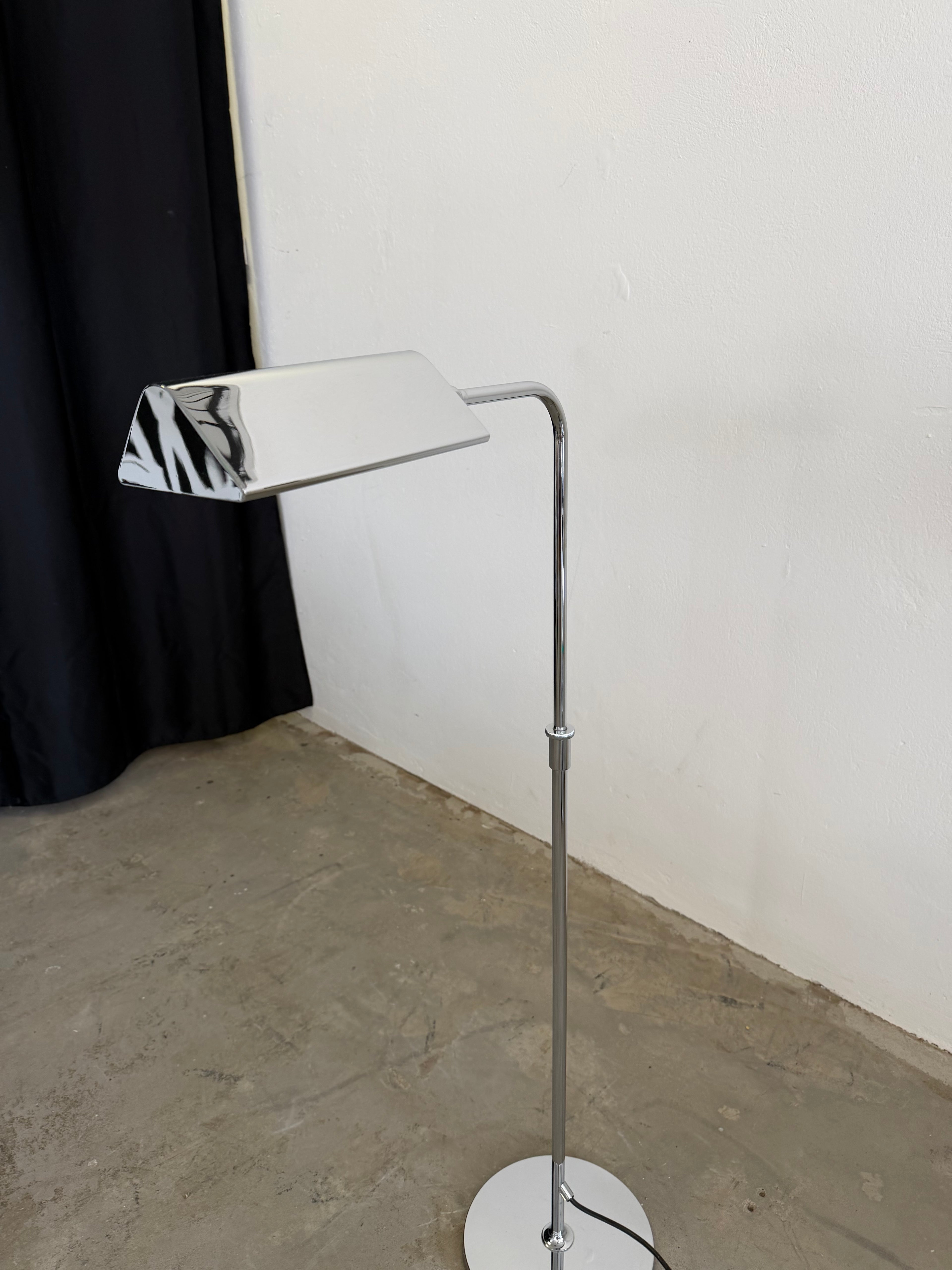 Florian Schulz Stehlampe, 1970er – Verchromte Hollywood Regency Designleuchte – Höhenverstellbar & Schwenkbar – Vintage Deutschland
