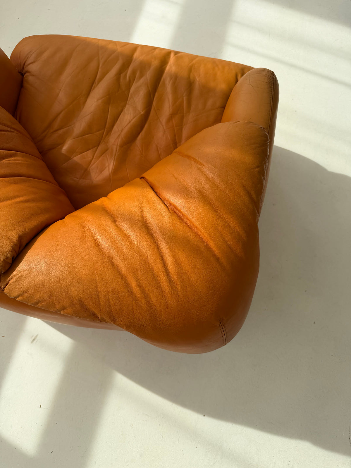 1 of 2 Vintage Confidential Lounge Chair by Alberto Rosselli for Saporiti, 1970s Italian Cognac Leather Armchair