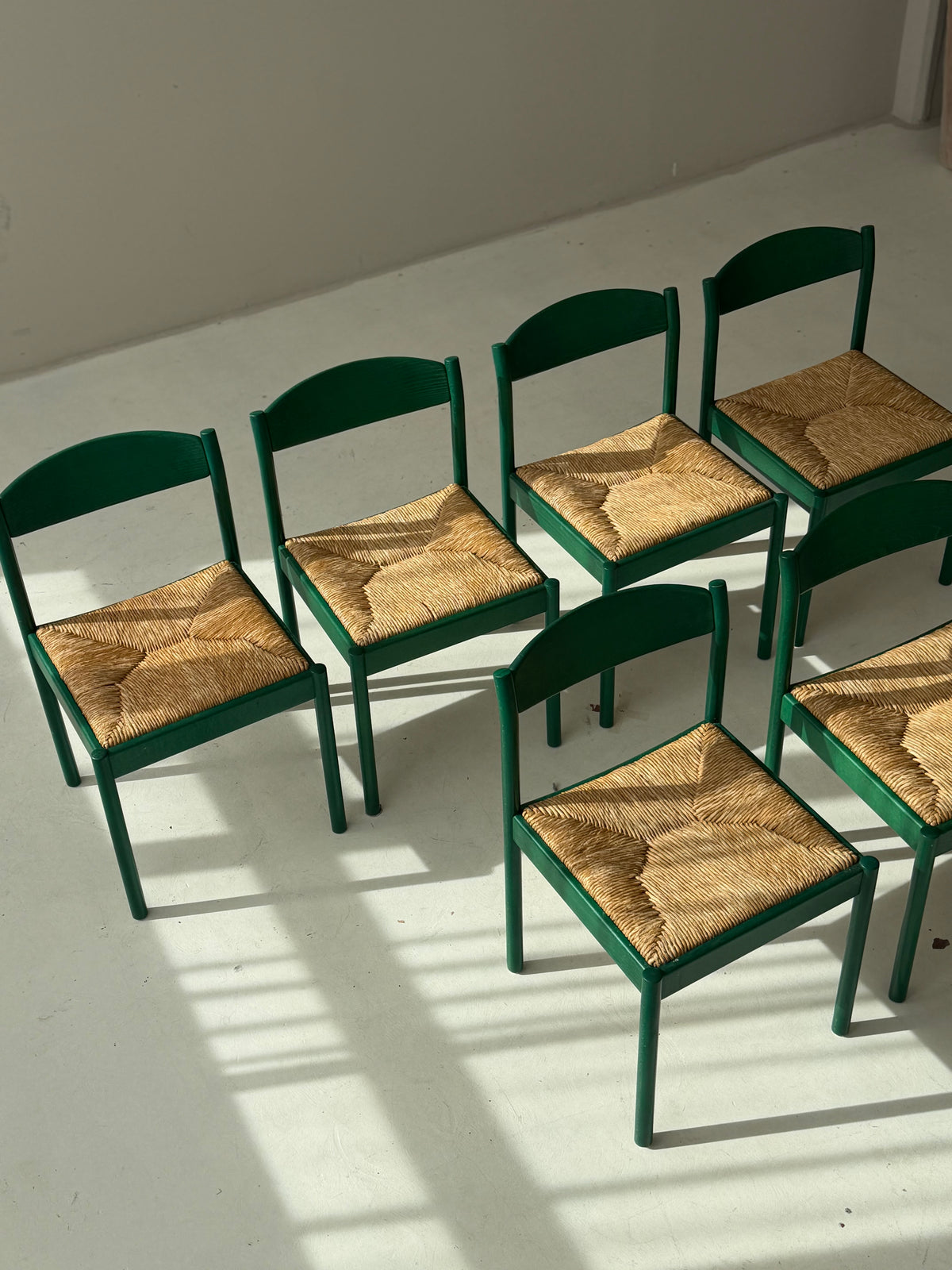 1/6 Vintage Thonet Stuhl in Dunkelgrün – Mid-Century Geflechtstuhl mit Bastgeflecht 70er
