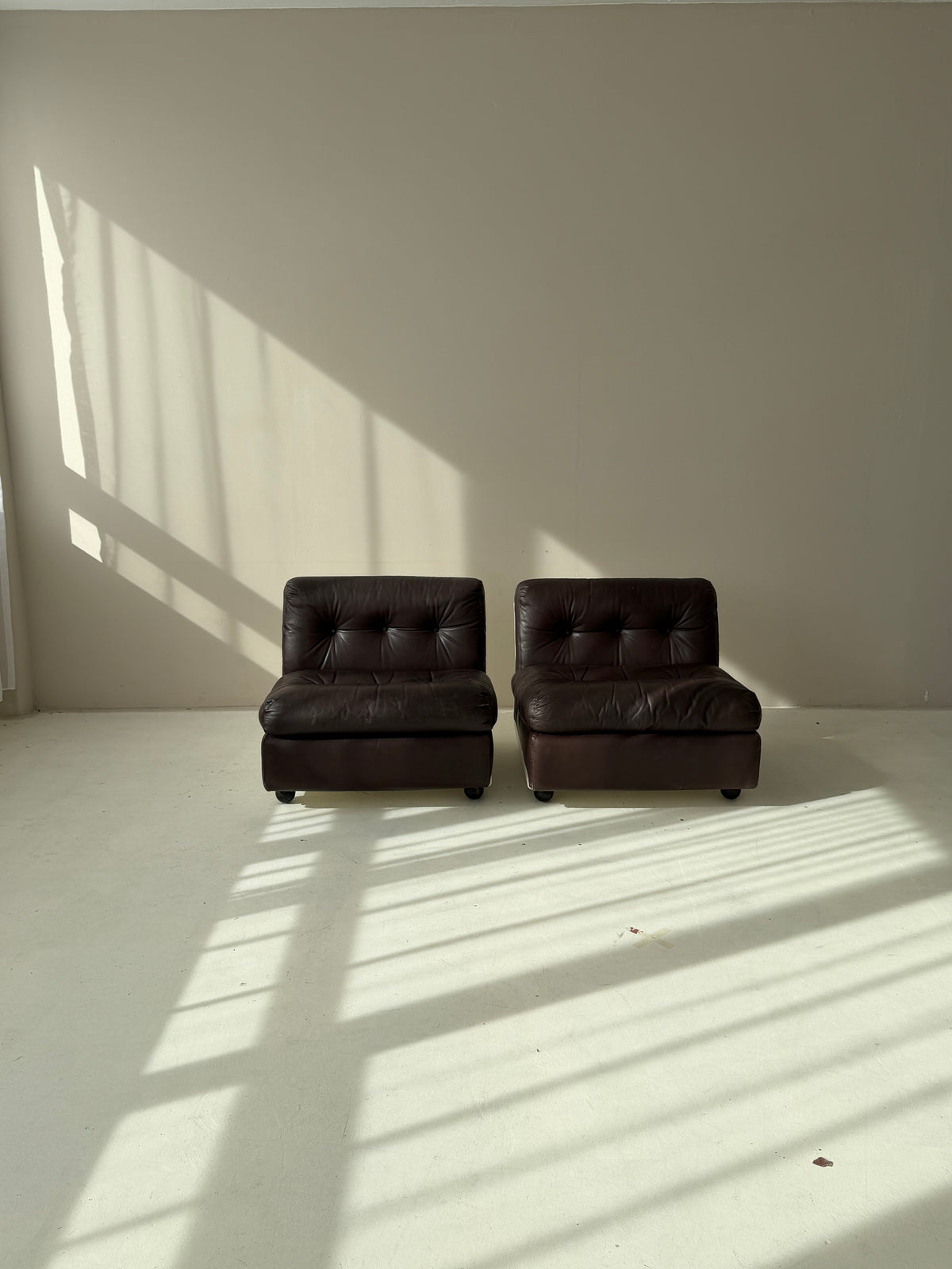 1/5 Vintage Amanta Lounge Chair by Mario Bellini for C&B Italia, Original Leather & Fiberglass, 1970s Italian Design