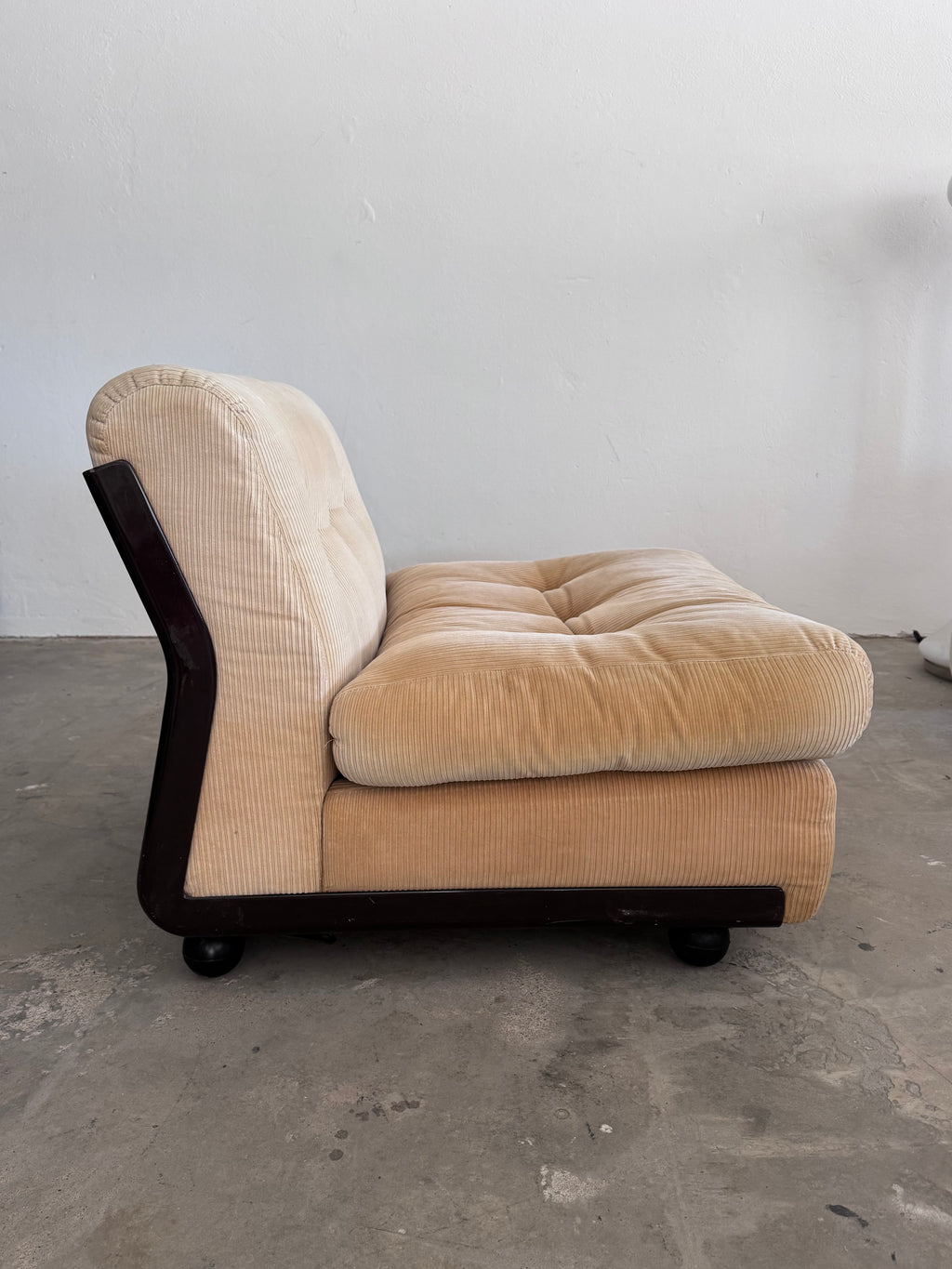 Amanta armchair Sessel by Mario Bellini braune Fiberglass Schale heller Bezugsstoff, C&B Italia