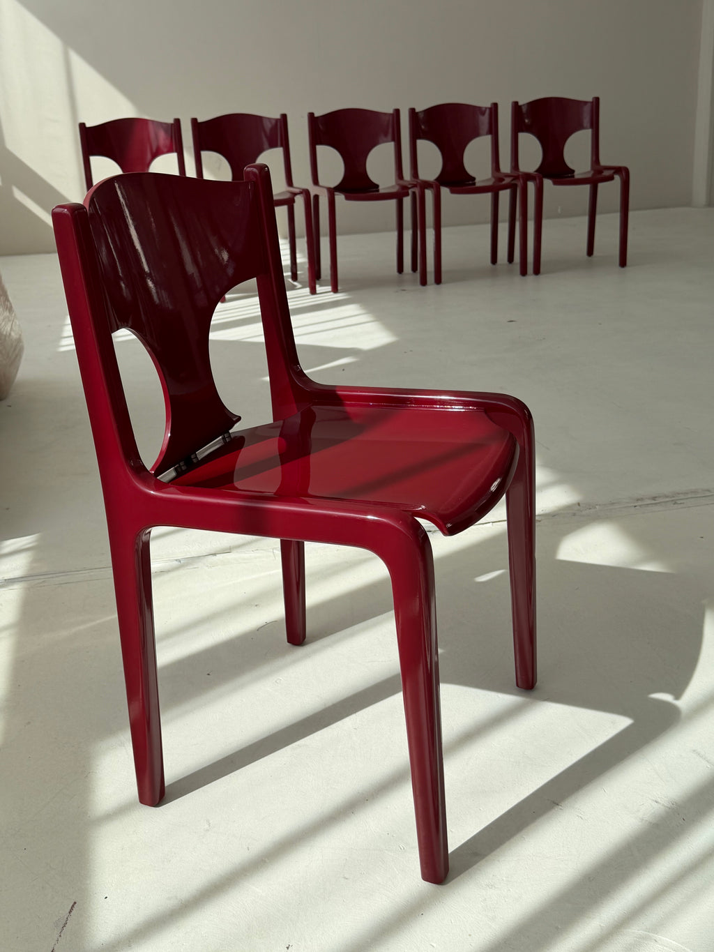 1 of 6 Augusto Savini for Pozzi “Pamplona” Dining Chairs, Rare Burgundy Red, Italian Mid-Century Modern, 1960s
