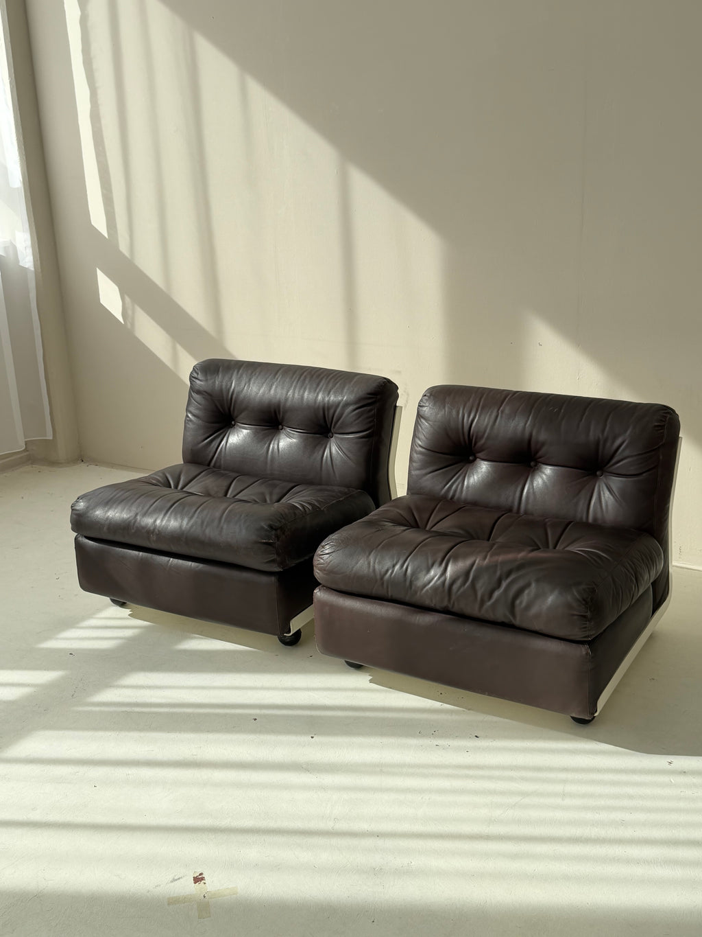 1/5 Vintage Amanta Lounge Chair by Mario Bellini for C&B Italia, Original Leather & Fiberglass, 1970s Italian Design