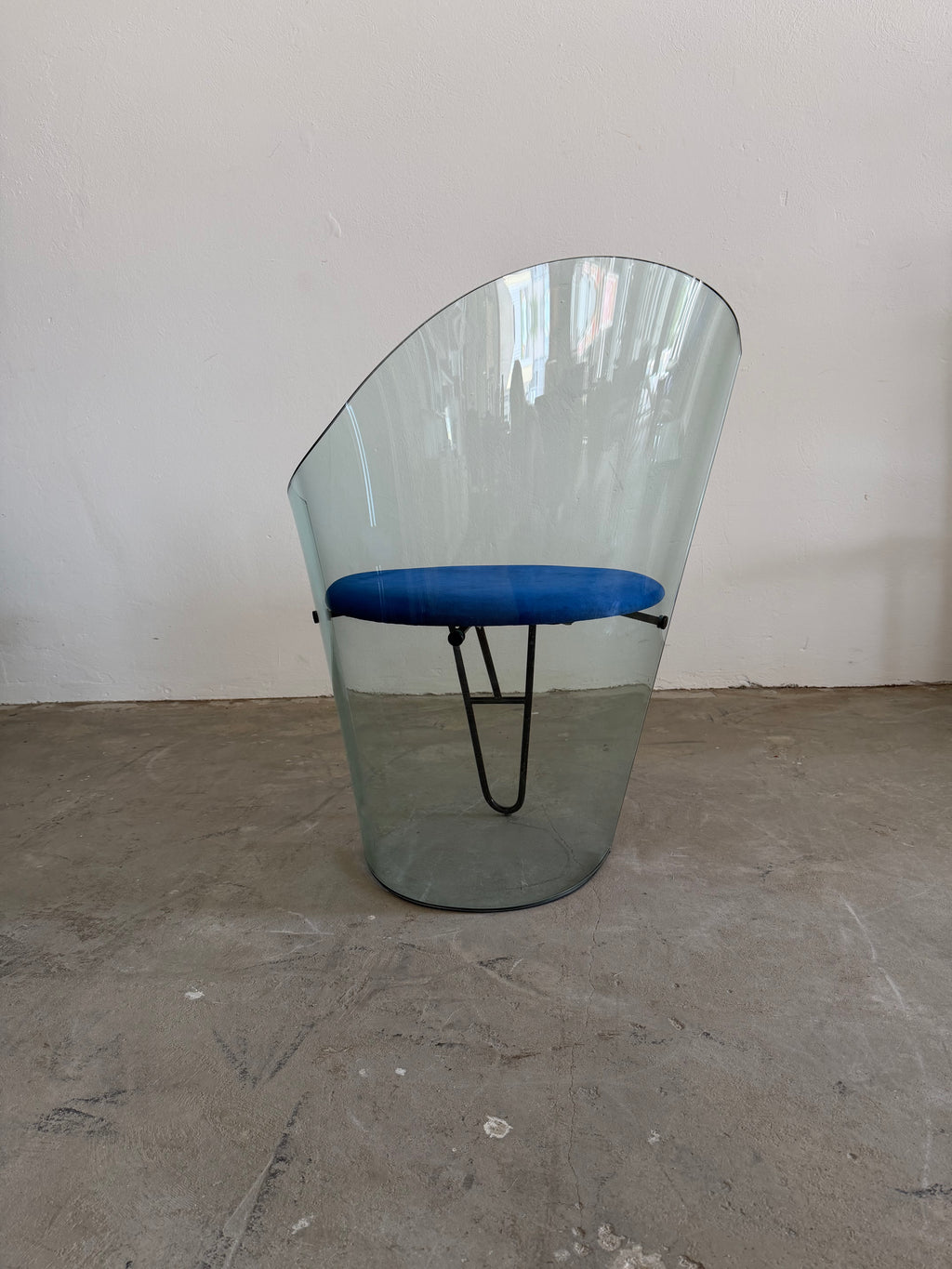 Rare Italian Orion Glass Chair, 1995 – Postmodern Curved Glass Armchair, Blue Alcantara