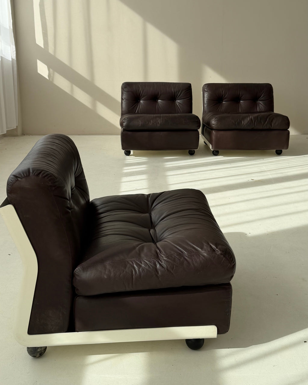 1/5 Vintage Amanta Lounge Chair by Mario Bellini for C&B Italia, Original Leather & Fiberglass, 1970s Italian Design