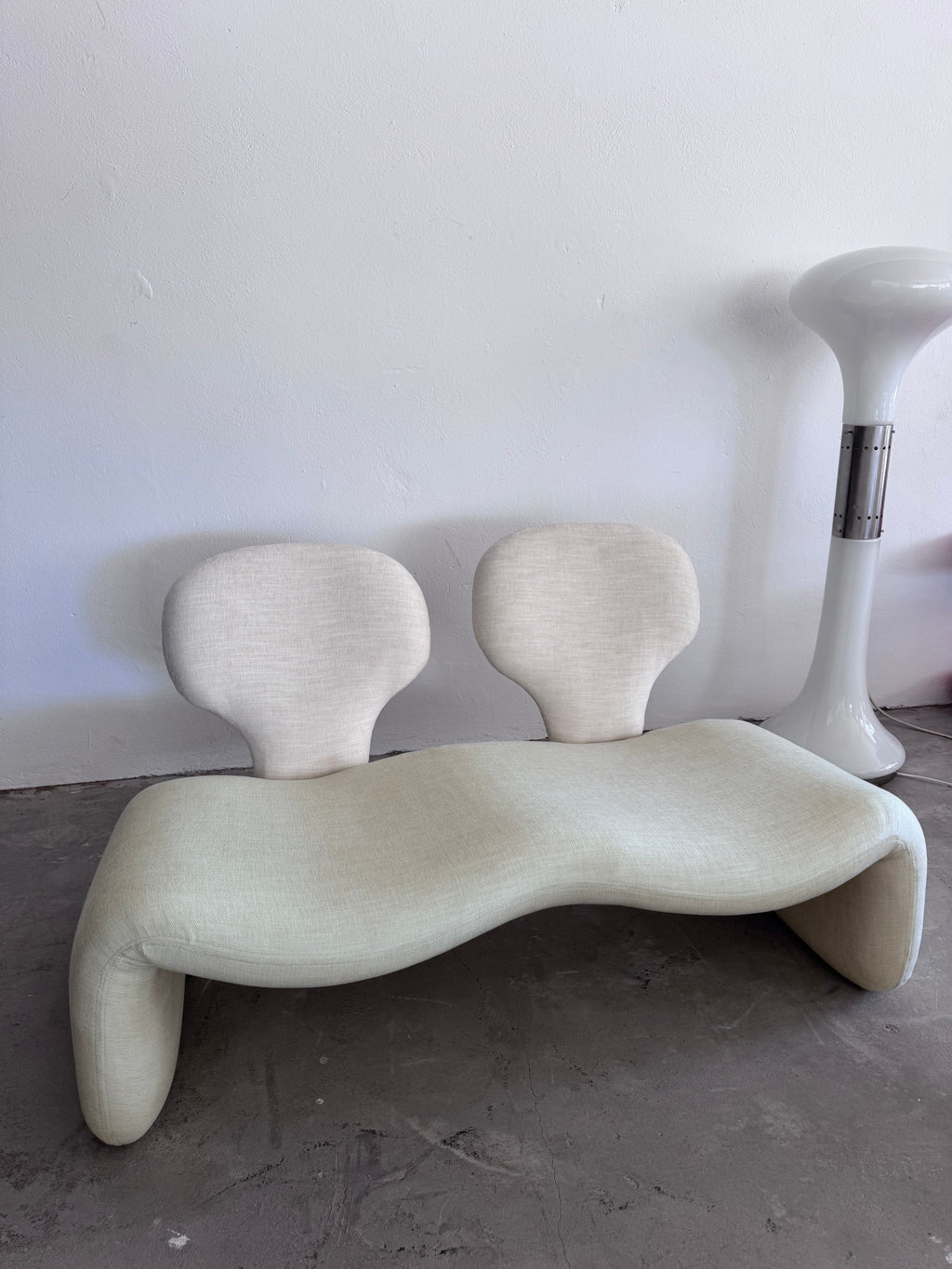 Djinn 2-Sitzer Sofa in Creme Bouclé von Olivier Mourgue für Airborne, 1970er