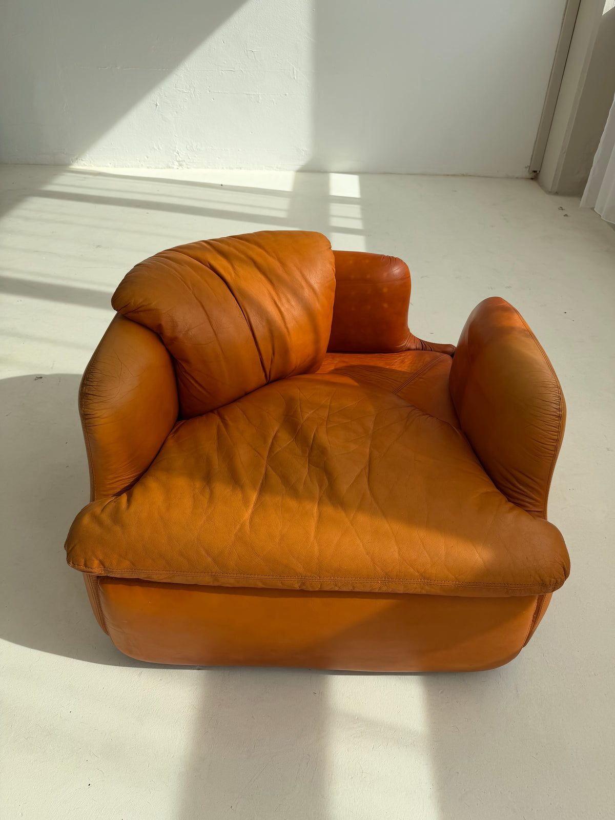 1 of 2 Vintage Confidential Lounge Chair by Alberto Rosselli for Saporiti, 1970s Italian Cognac Leather Armchair