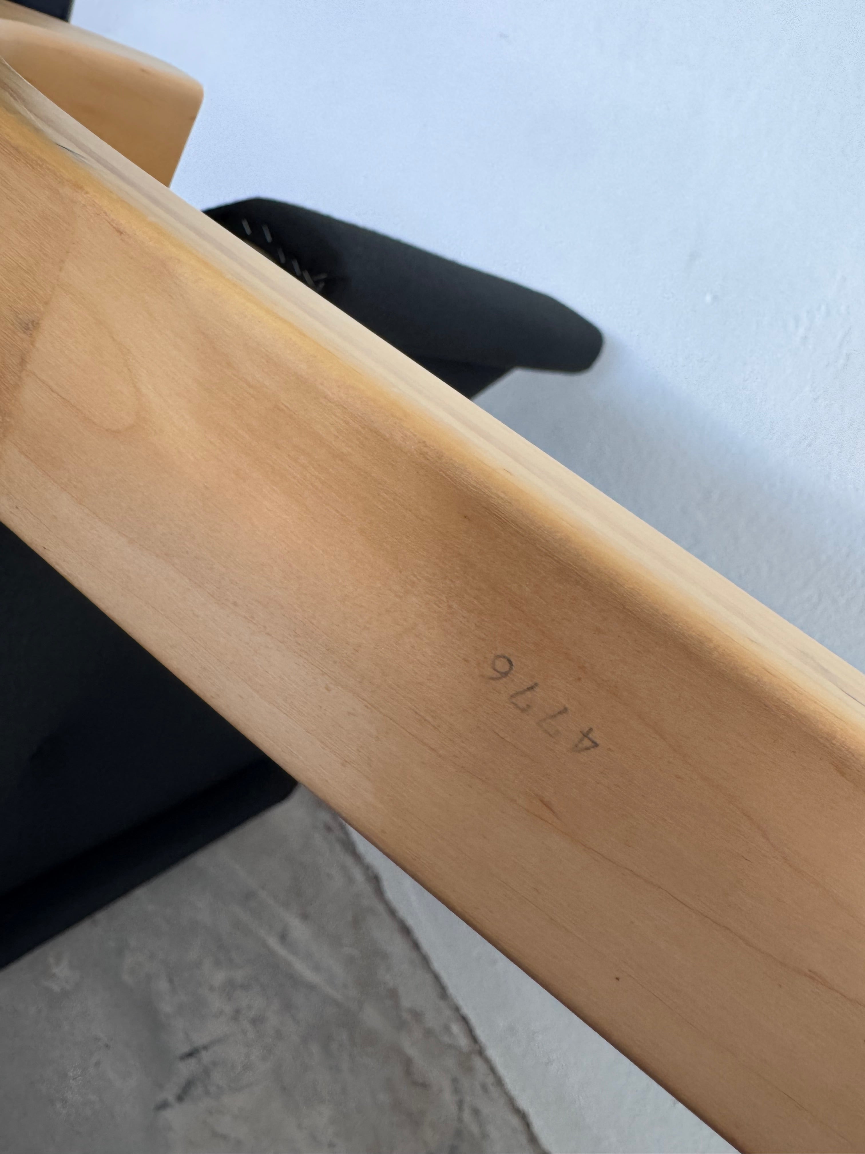 Alvar Aalto 36/401 Freischwinger Sessel für Artek, 1950er – Birke & schwarzer Stoff, Mid-Century Design