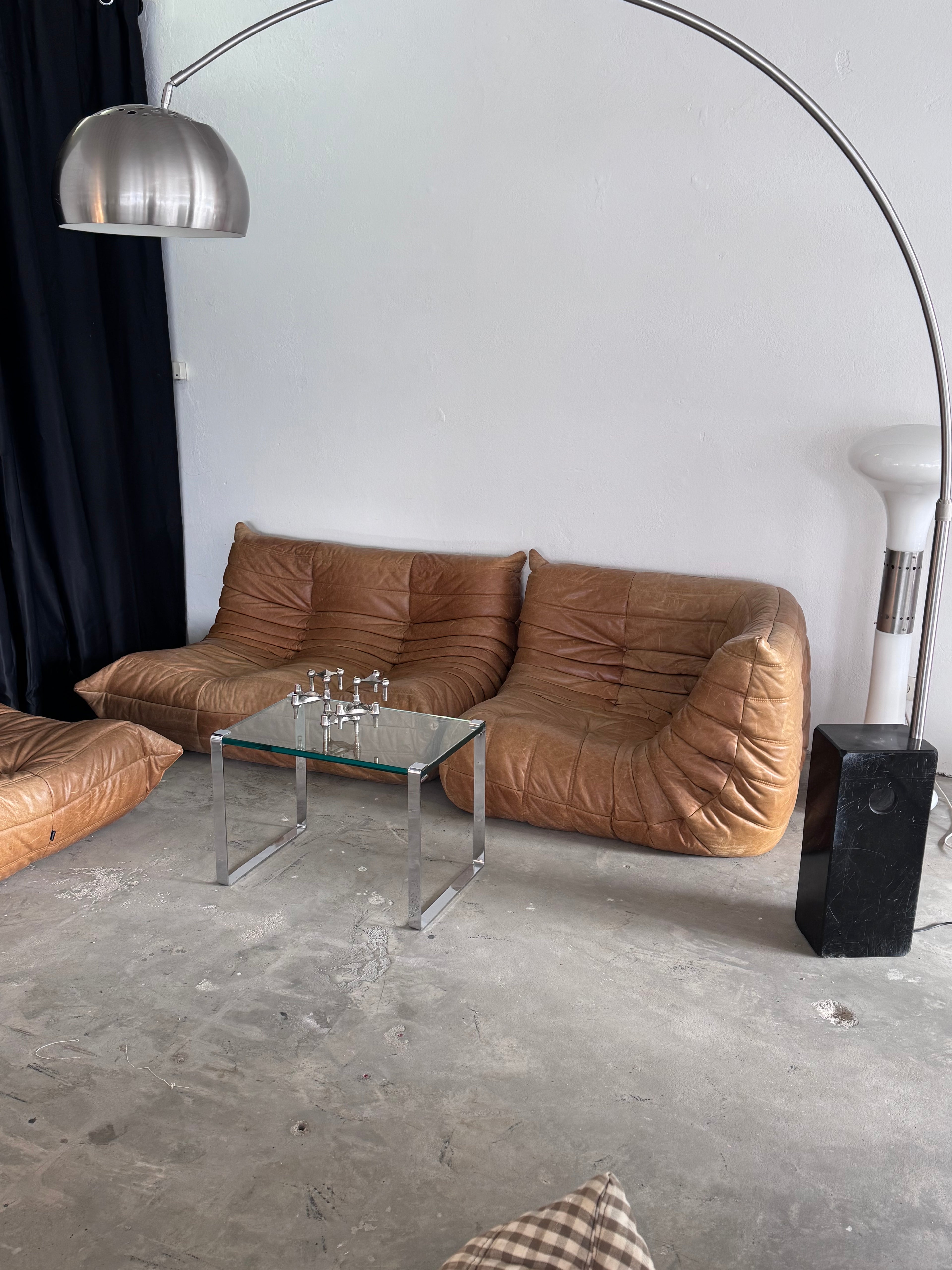 Ligne Roset Cognac Togo Leder Set 2-Sitzer + Corner + Ottoman von Michel Ducaroy