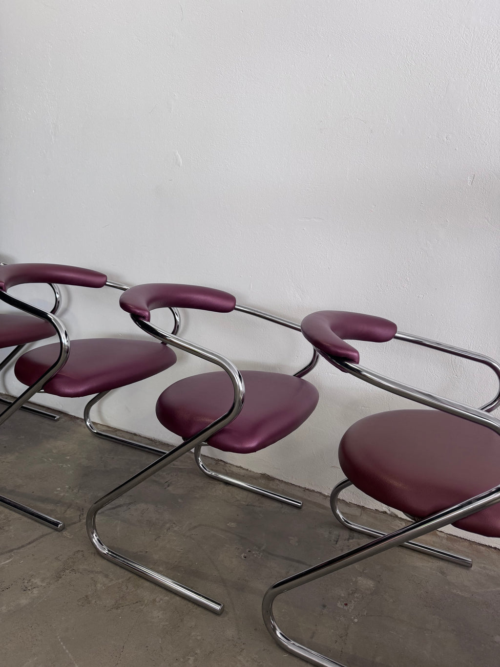 Set of 4 Cantilever Chairs · 1970s · Chrome Frame · Metallic Aubergine Faux Leather · Vintage Space Age