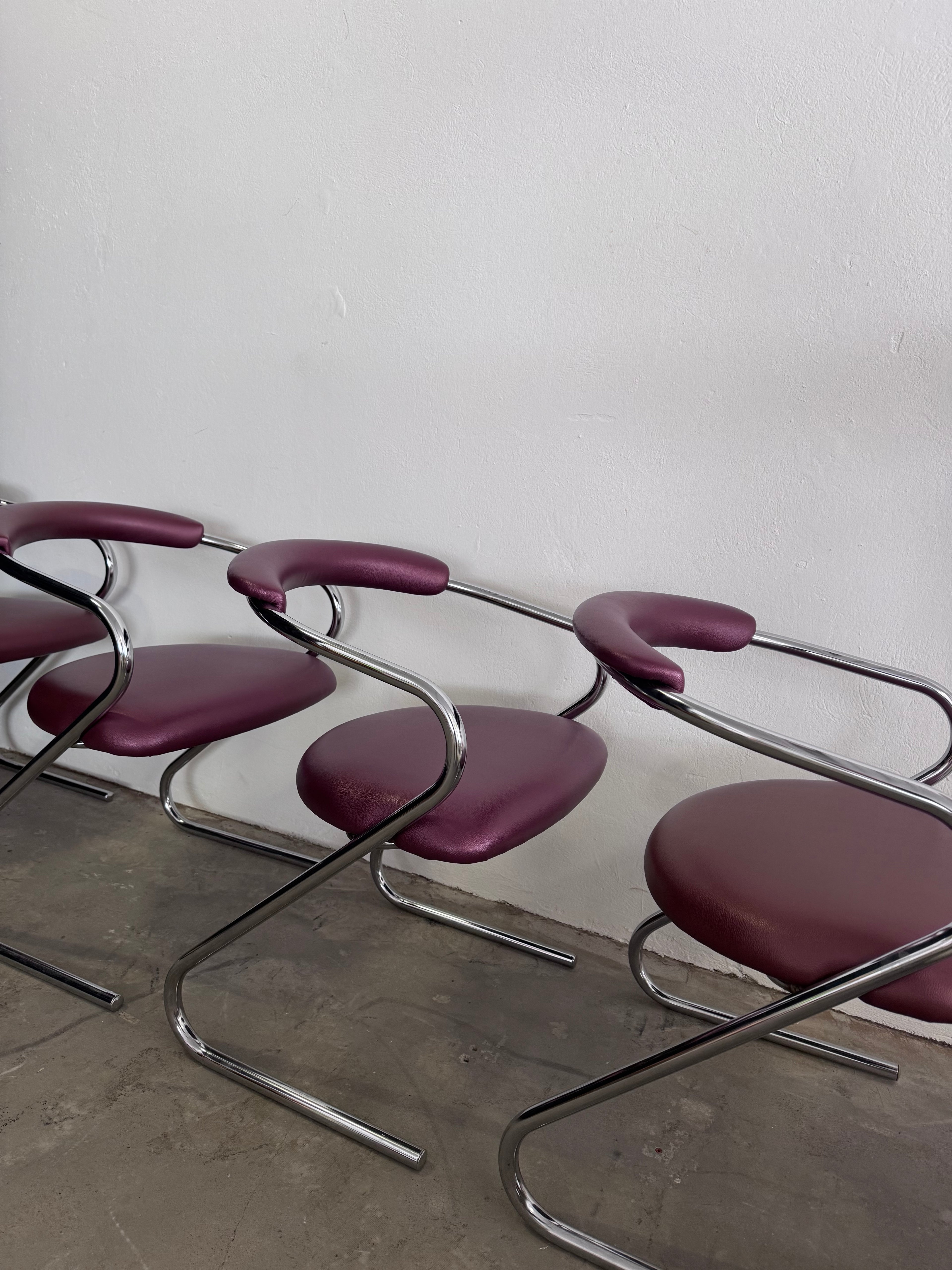 Set of 4 Cantilever Chairs · 1970s · Chrome Frame · Metallic Aubergine Faux Leather · Vintage Space Age