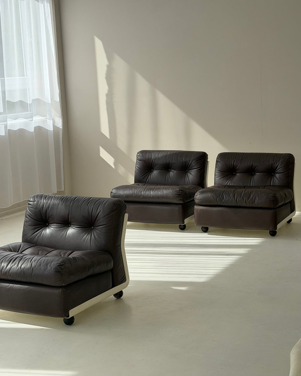 1/5 Vintage Amanta Lounge Chair by Mario Bellini for C&B Italia, Original Leather & Fiberglass, 1970s Italian Design