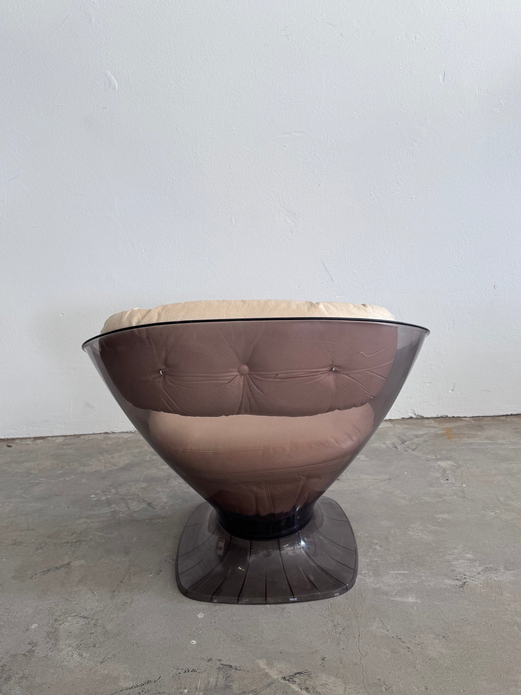 Raphaël Raffel Lounge Sessel, 1960er – Rauchfarbenes Acryl & Leder