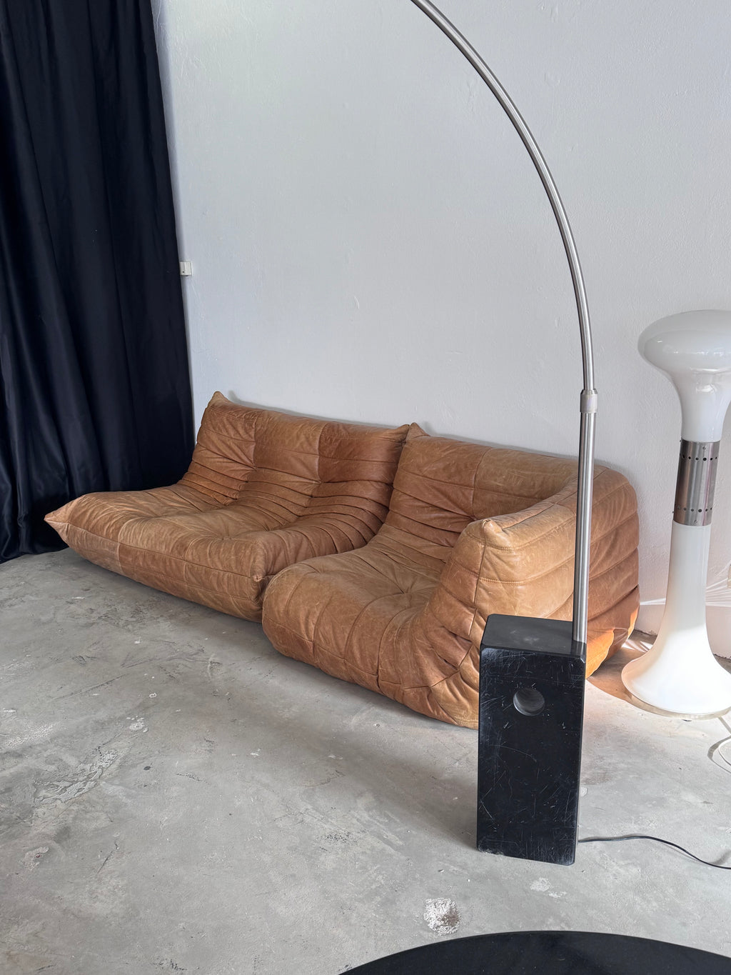 Ligne Roset Cognac Togo Leder Set 2-Sitzer + Corner + Ottoman von Michel Ducaroy