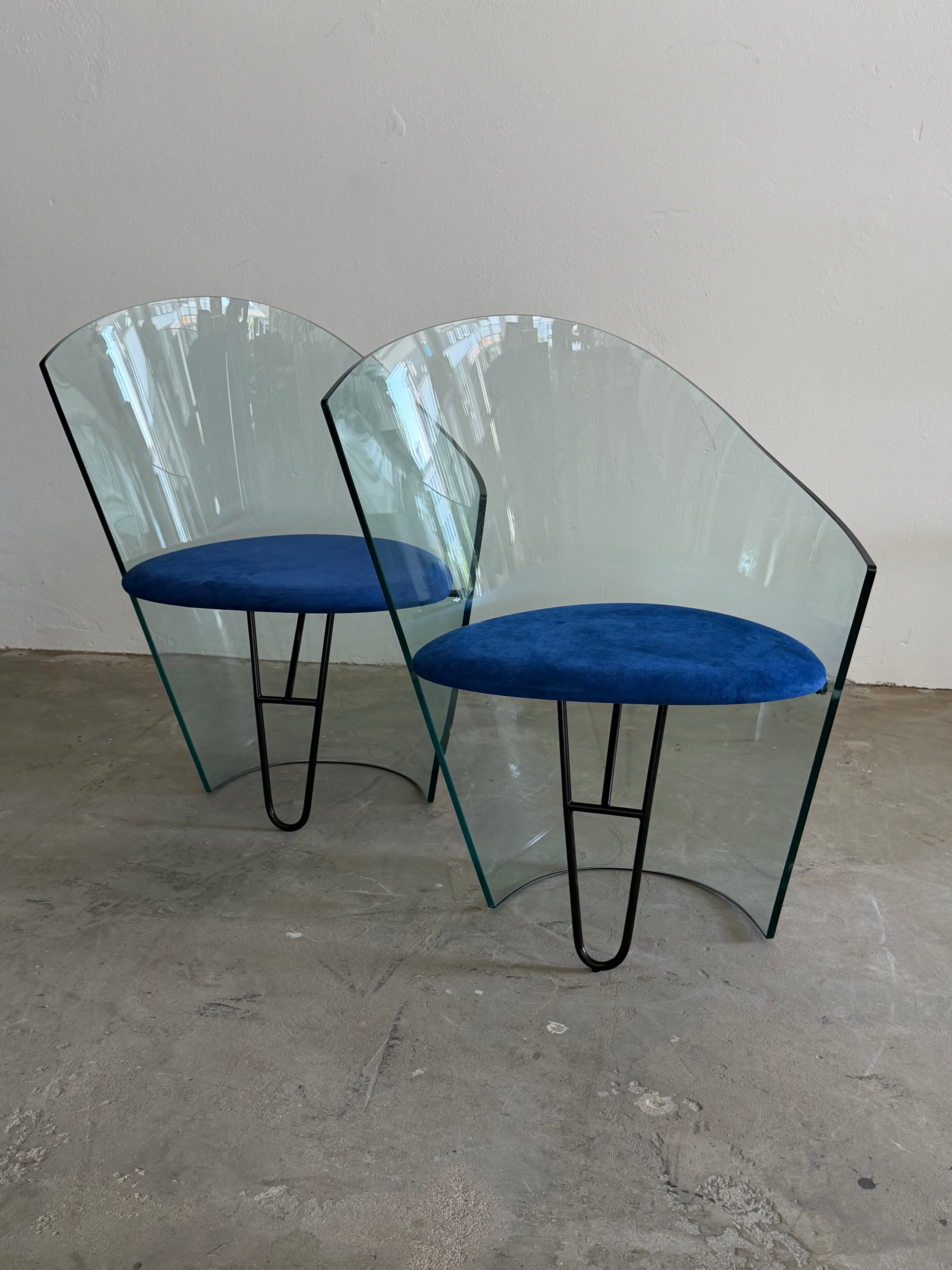 Rare Italian Orion Glass Chair, 1995 – Postmodern Curved Glass Armchair, Blue Alcantara
