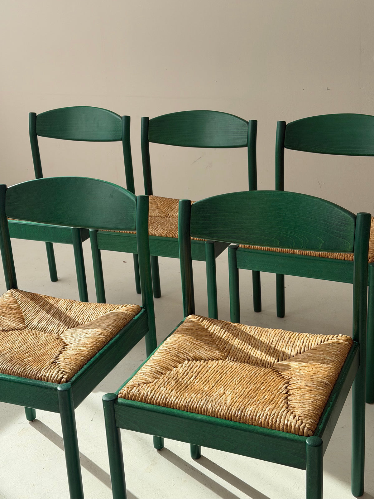 1/6 Vintage Thonet Stuhl in Dunkelgrün – Mid-Century Geflechtstuhl mit Bastgeflecht 70er