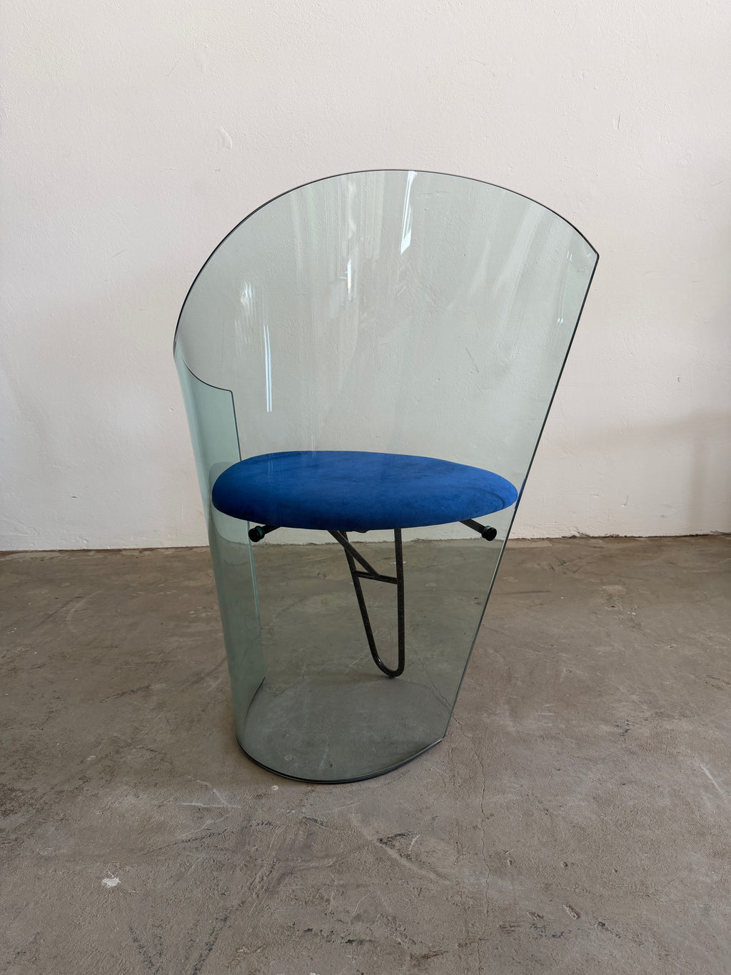 Rare Italian Orion Glass Chair, 1995 – Postmodern Curved Glass Armchair, Blue Alcantara