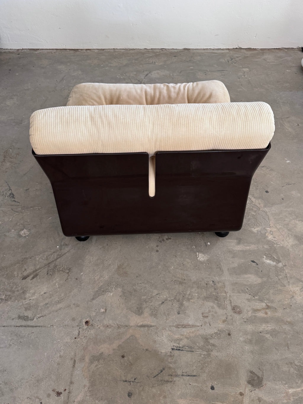Amanta armchair Sessel by Mario Bellini braune Fiberglass Schale heller Bezugsstoff, C&B Italia