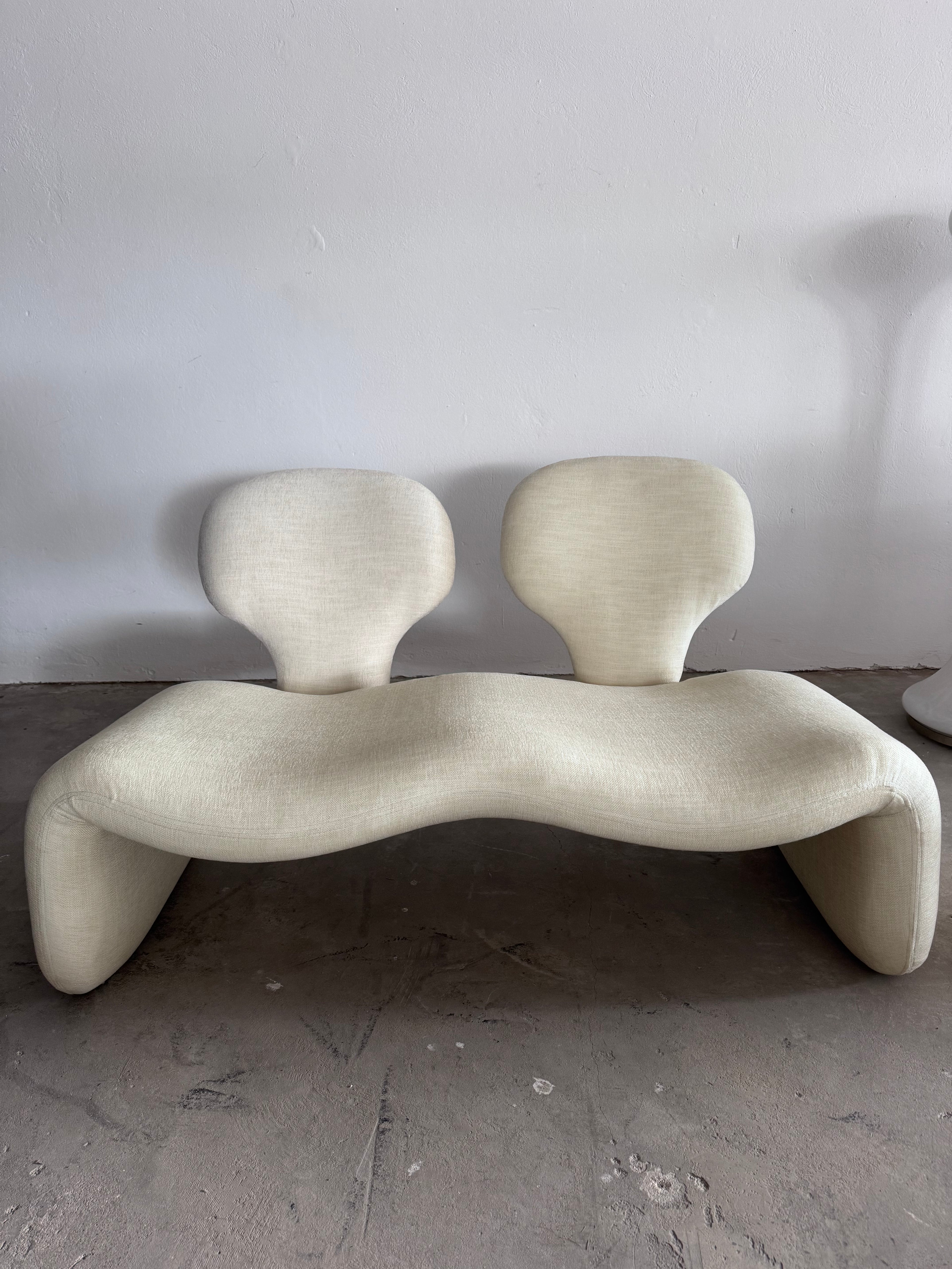 Djinn 2-Sitzer Sofa in Creme Bouclé von Olivier Mourgue für Airborne, 1970er