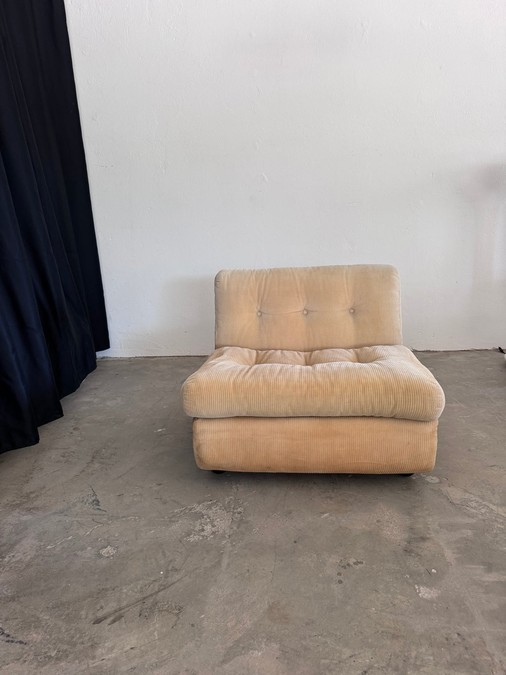 Amanta armchair Sessel by Mario Bellini braune Fiberglass Schale heller Bezugsstoff, C&B Italia